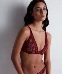 aubade-magnetic-spell-plunge-triangel-crimson-red image 2