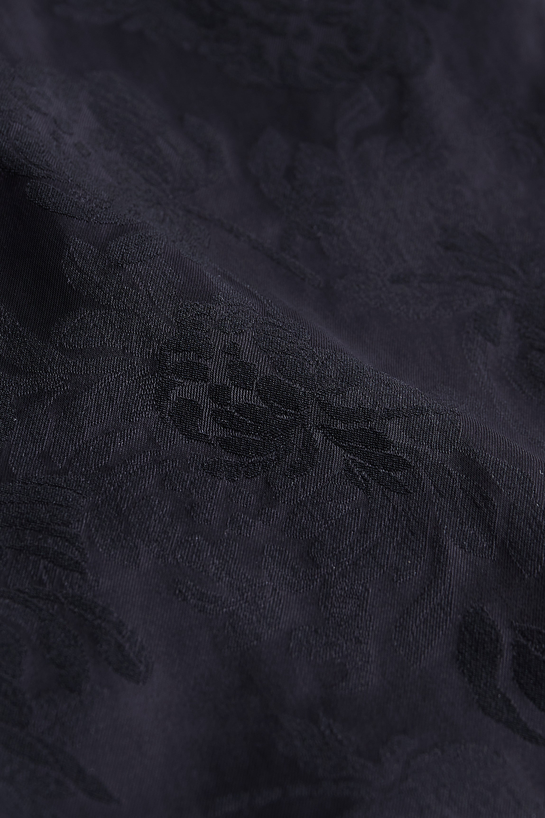 cadolle-violetta-robe-satin-noir-dentelle-calais image 3