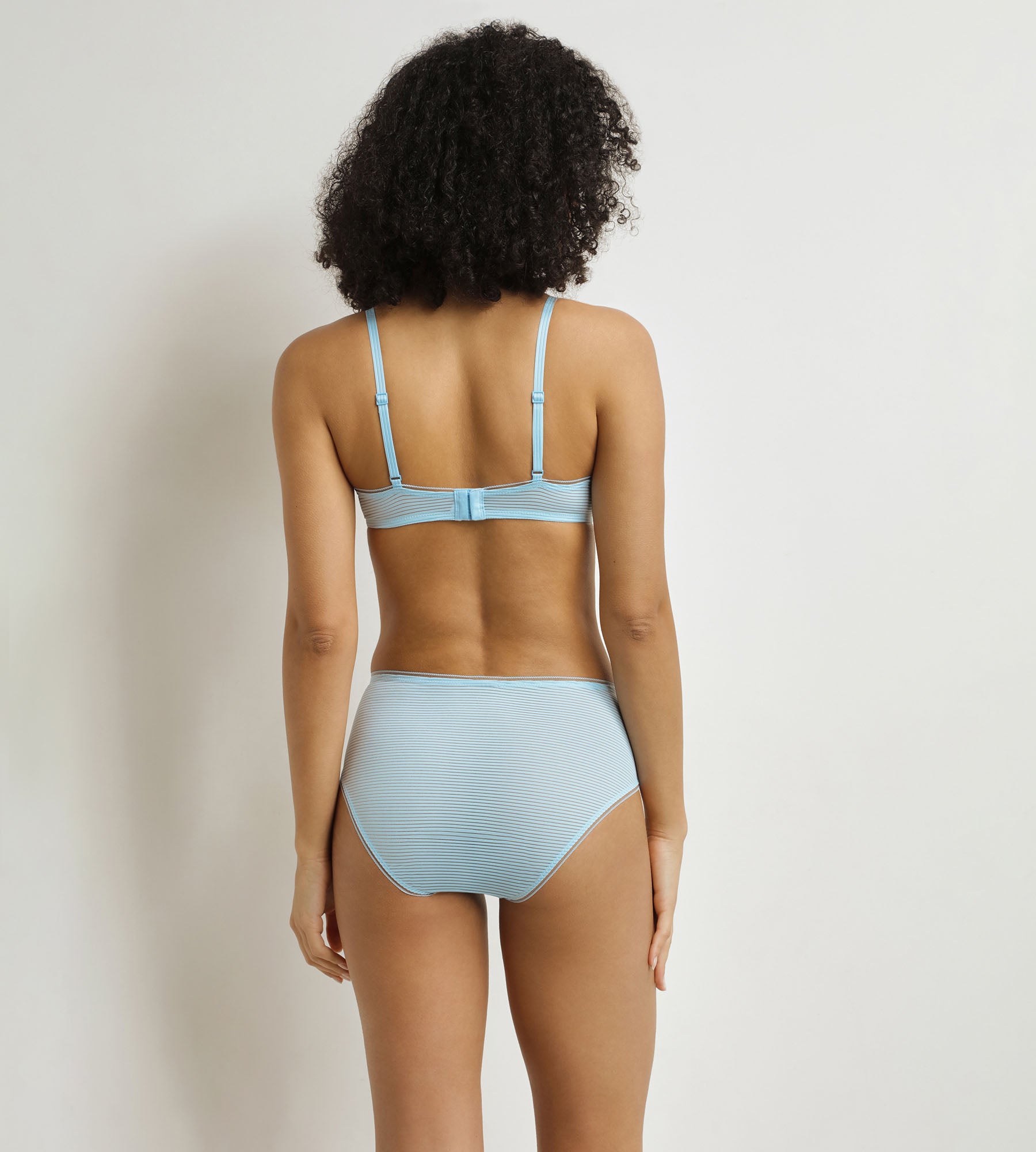 dim-soutien-gorge-corbeille-dim-x-ines-de-la-fressange-bleu-chemise image 4