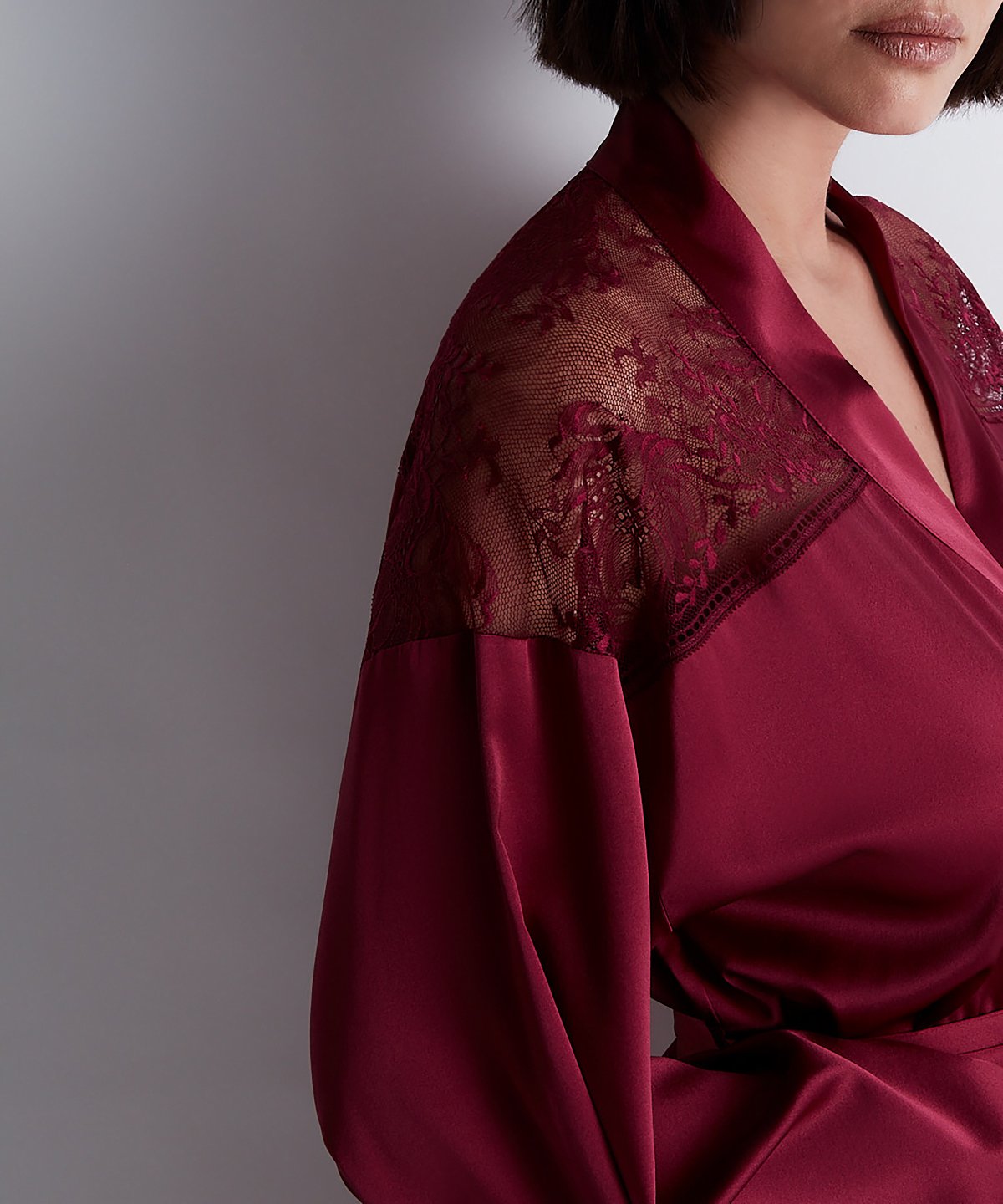 aubade-midnight-whisper-kimono-crimson-red image 4