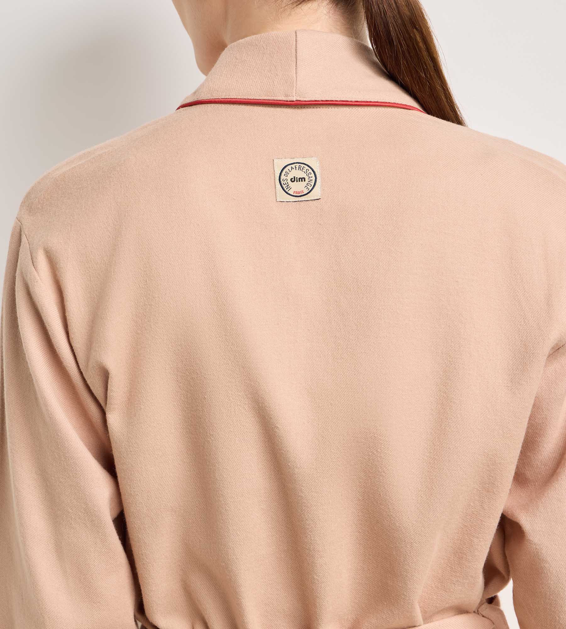 dim-x-ines-de-la-fressange-peignoir-femme-flanelle-coupe-longue-beige-soie image 4