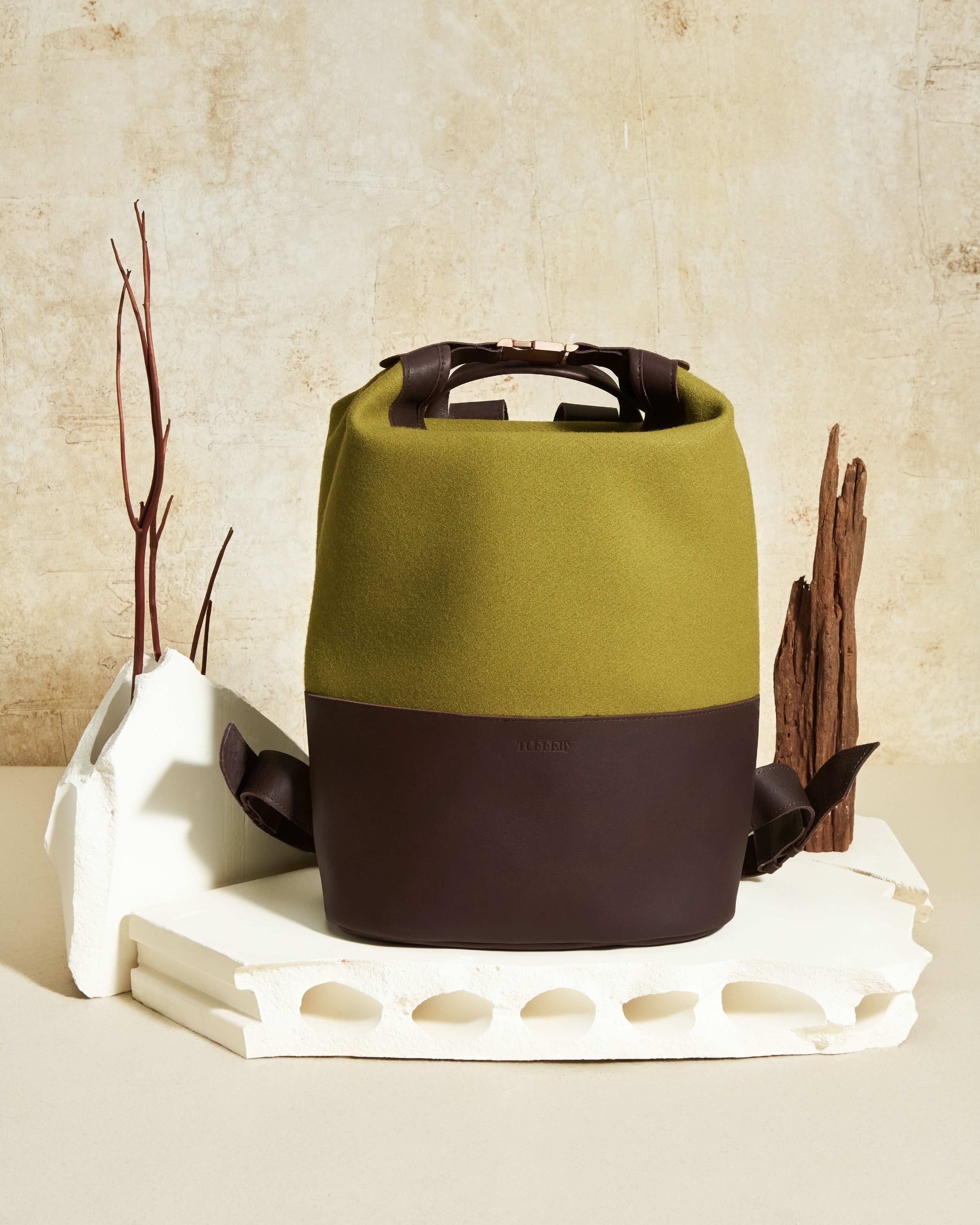 atelier-tuffery-sac-dos-cuir-laine-fran-aise-olive image 2