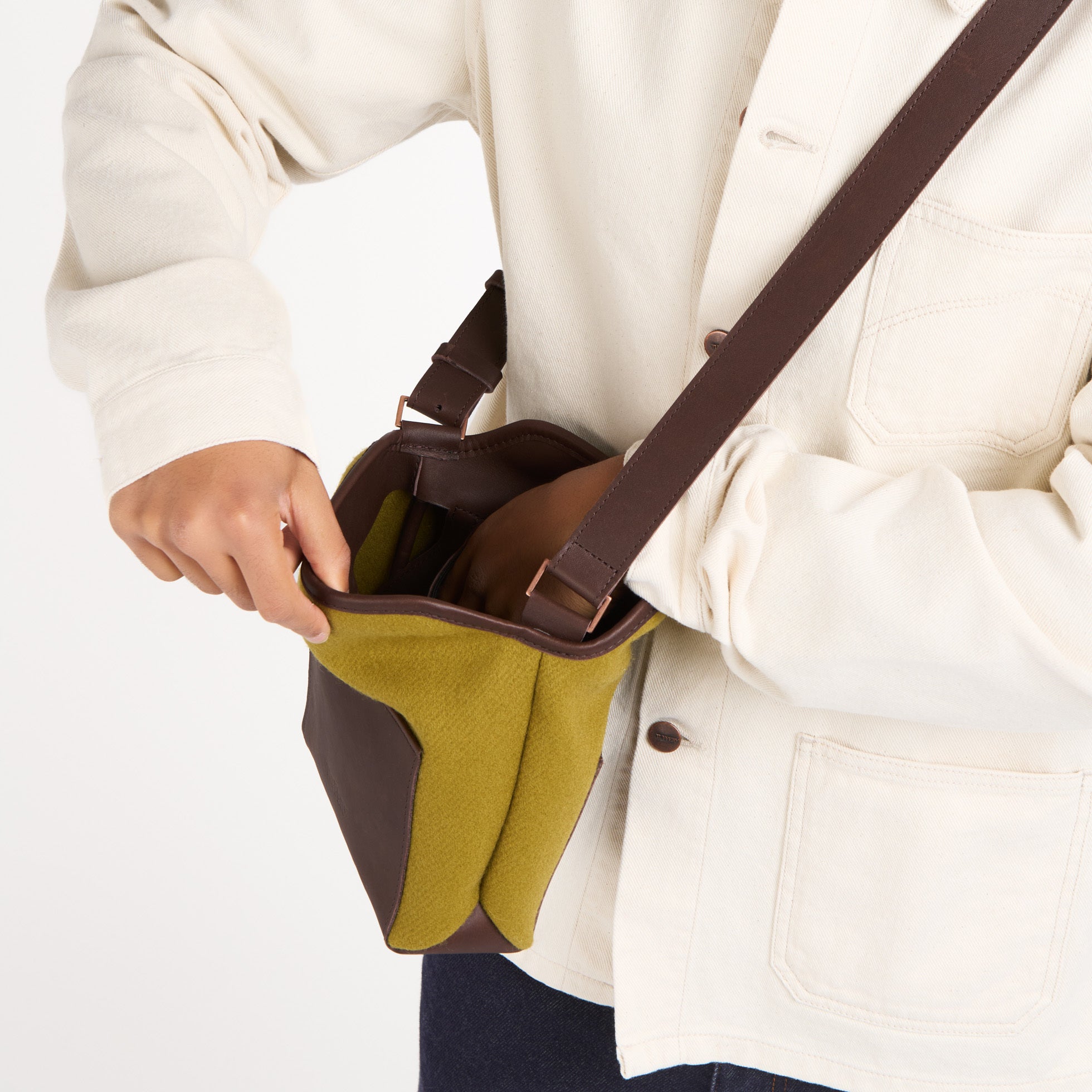 atelier-tuffery-sac-bandouli-re-cuir-laine-fran-aise-olive image 6