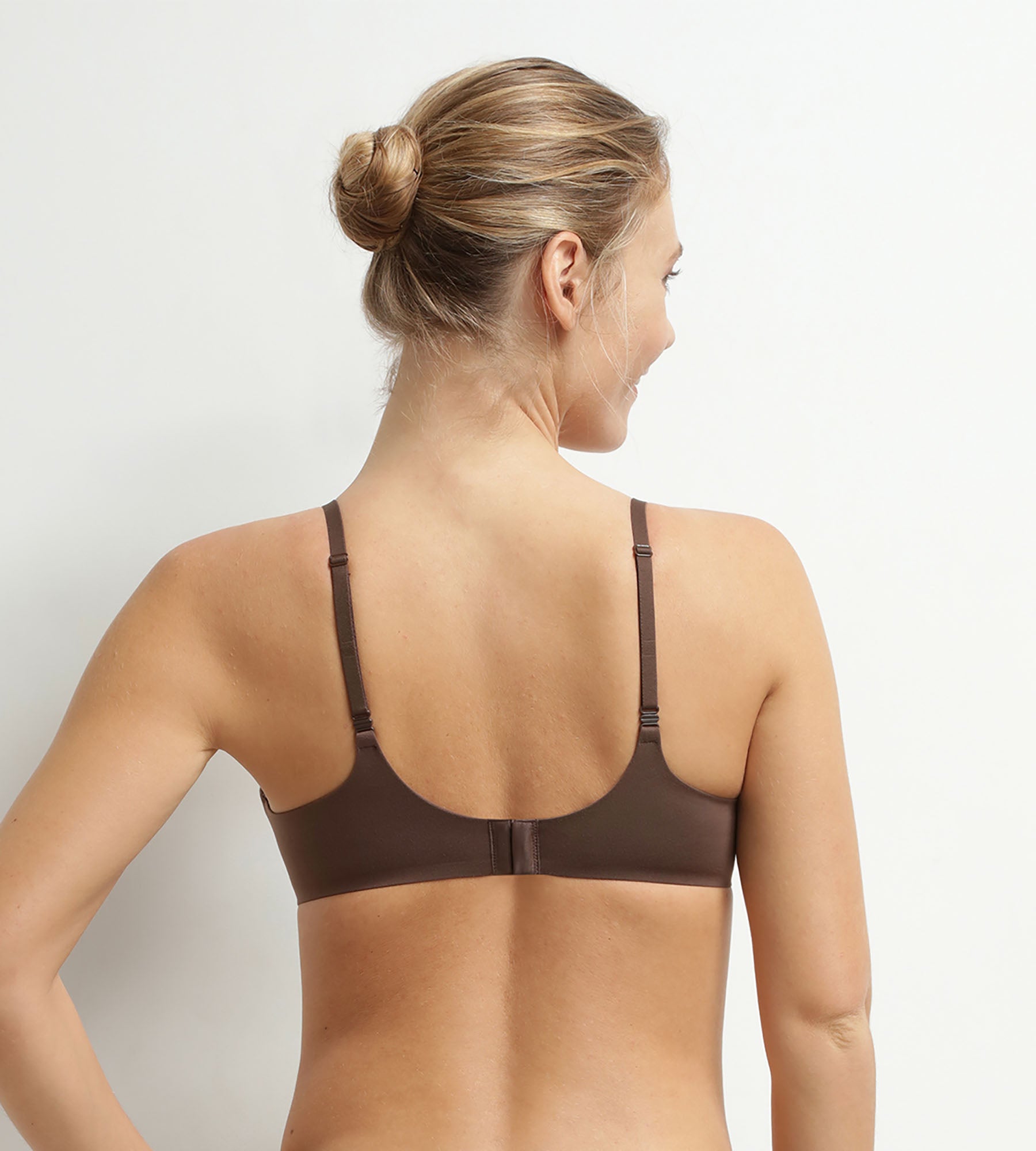 dim-invisible-soutien-gorge-padd-sans-armature-microfibre-brun image 2