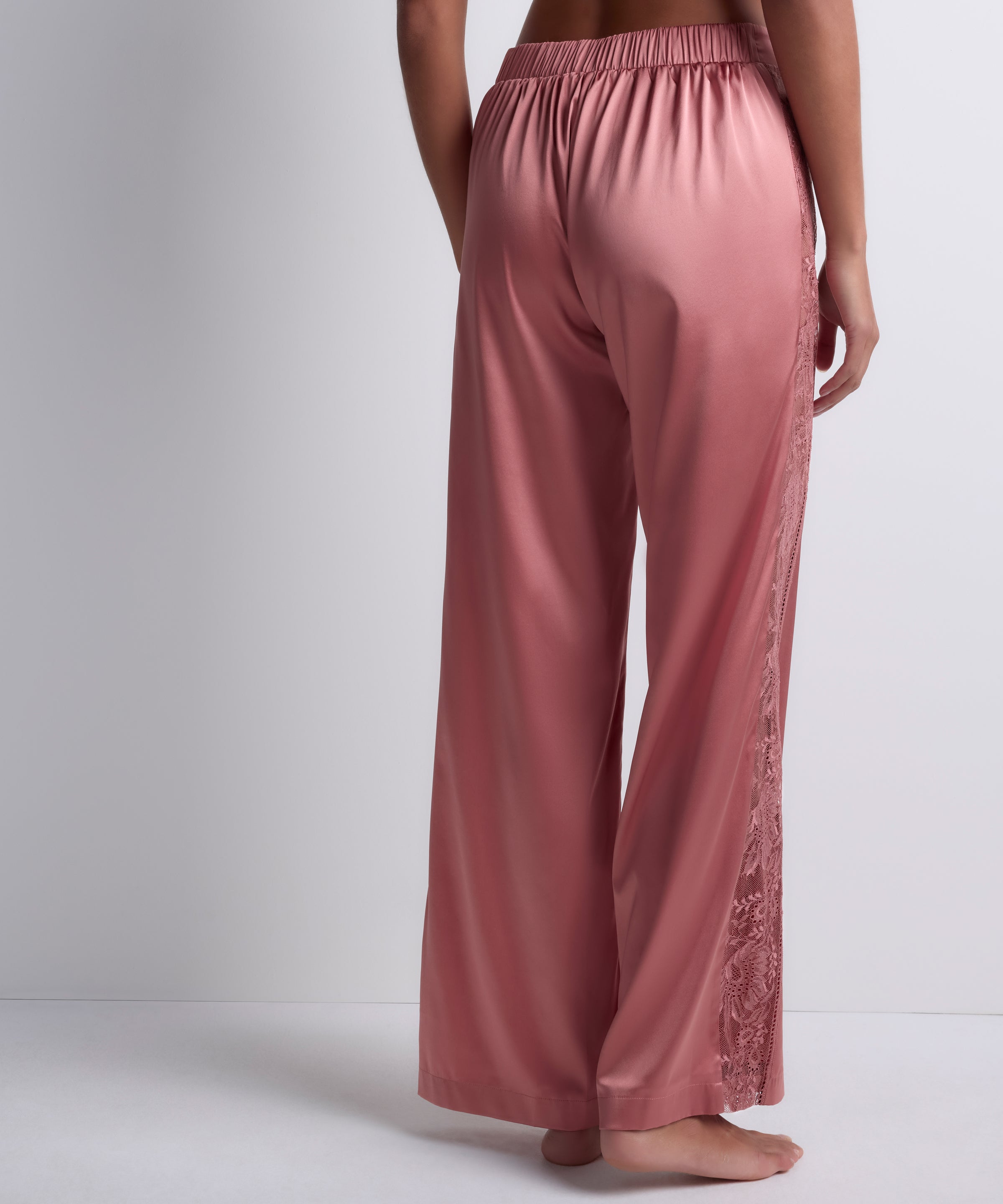 aubade-midnight-whisper-pantalon-ample-rose-poudr-soie-stretch-et-dentelle image 5