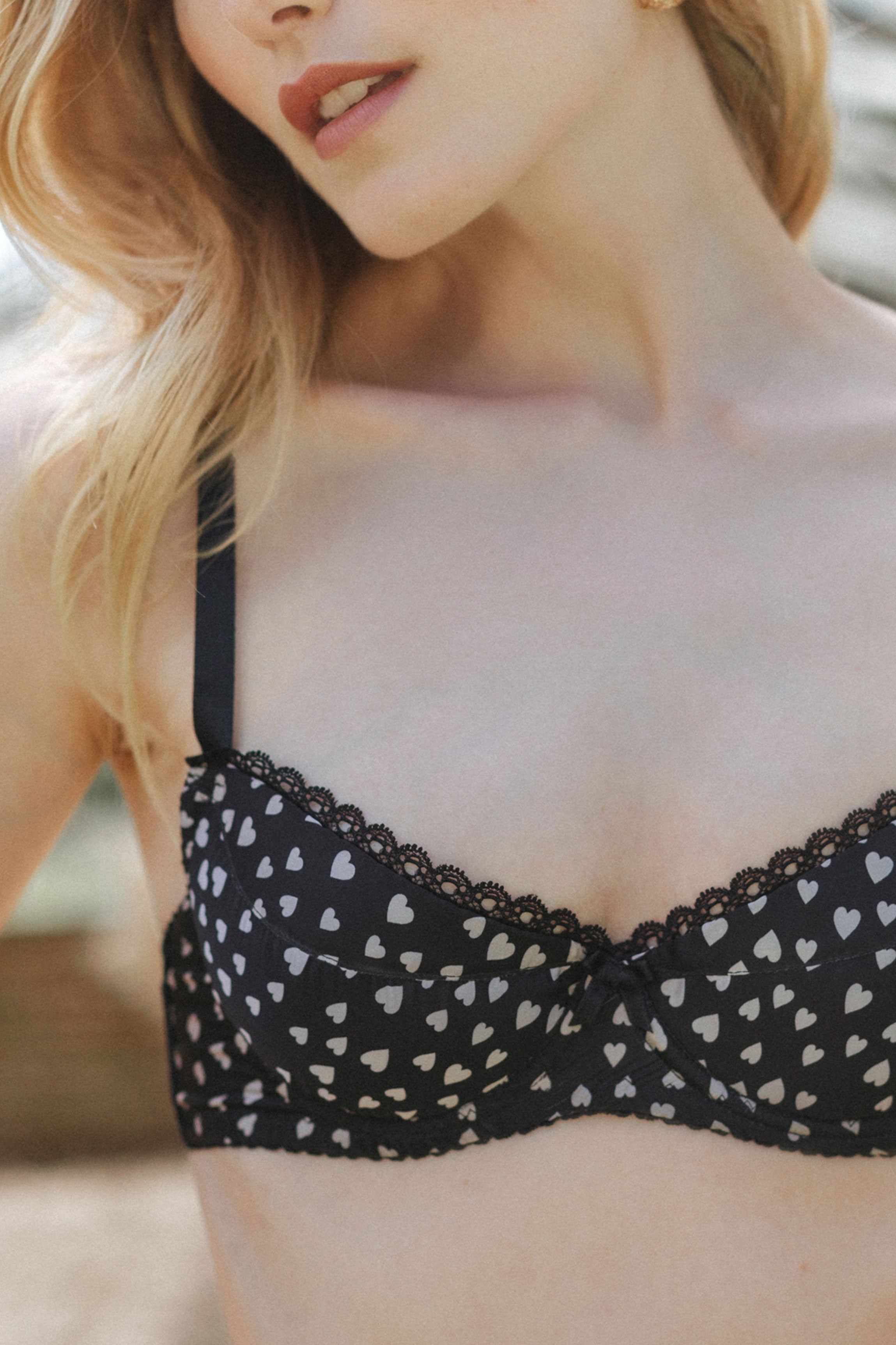 cadolle-soutien-gorge-lili-couture-satin-c-ur-noir image 4