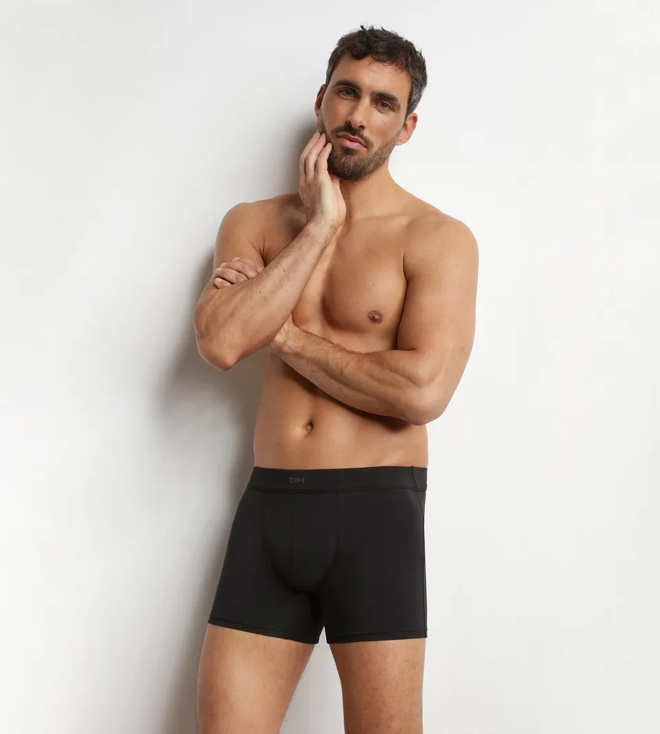 dim-gentleman-boxer-homme-coton-modal-noir-coupe-courte image 1