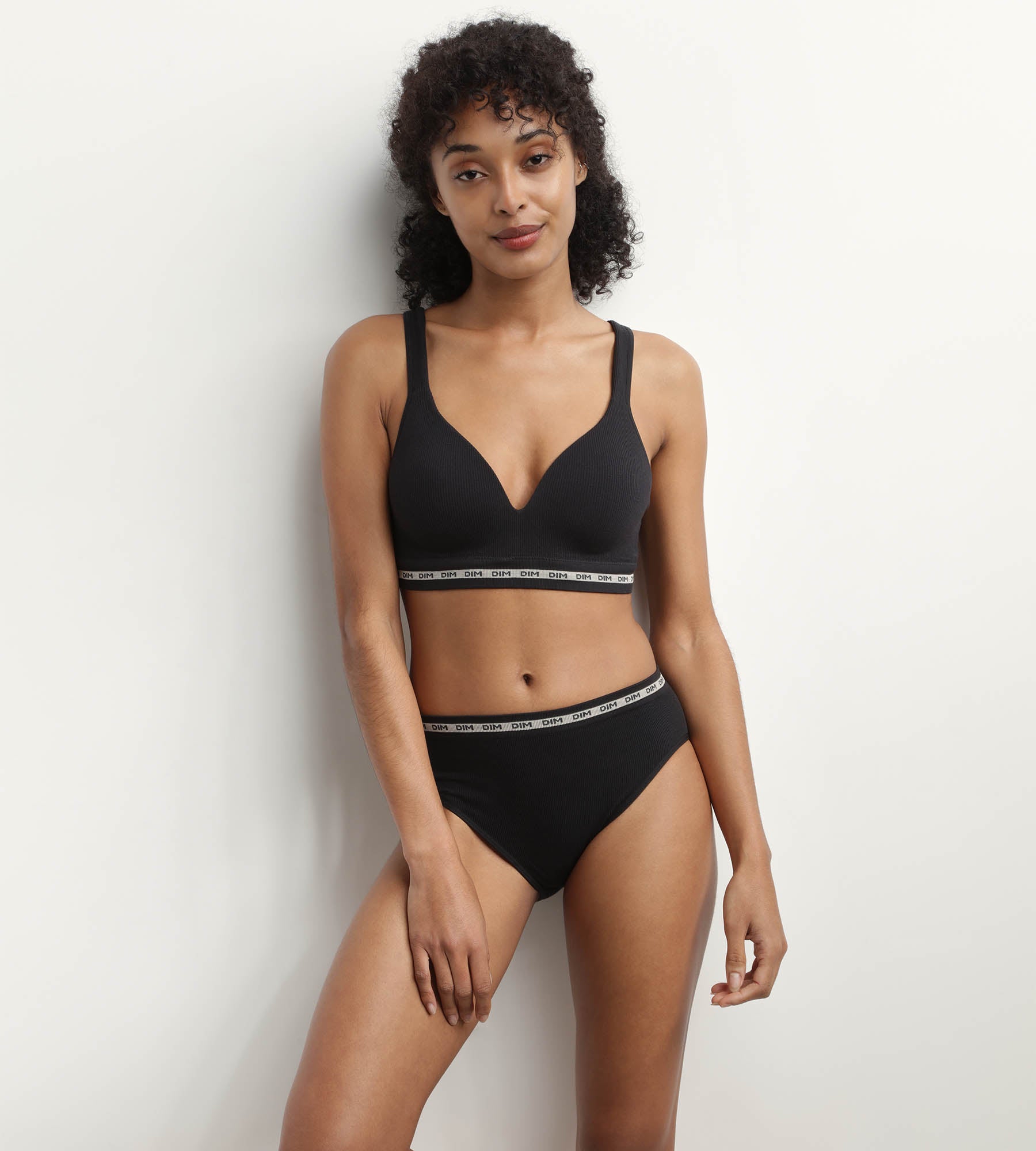dim-soutien-gorge-noir-c-tel-sans-armature-icons-seamless-femme image 3