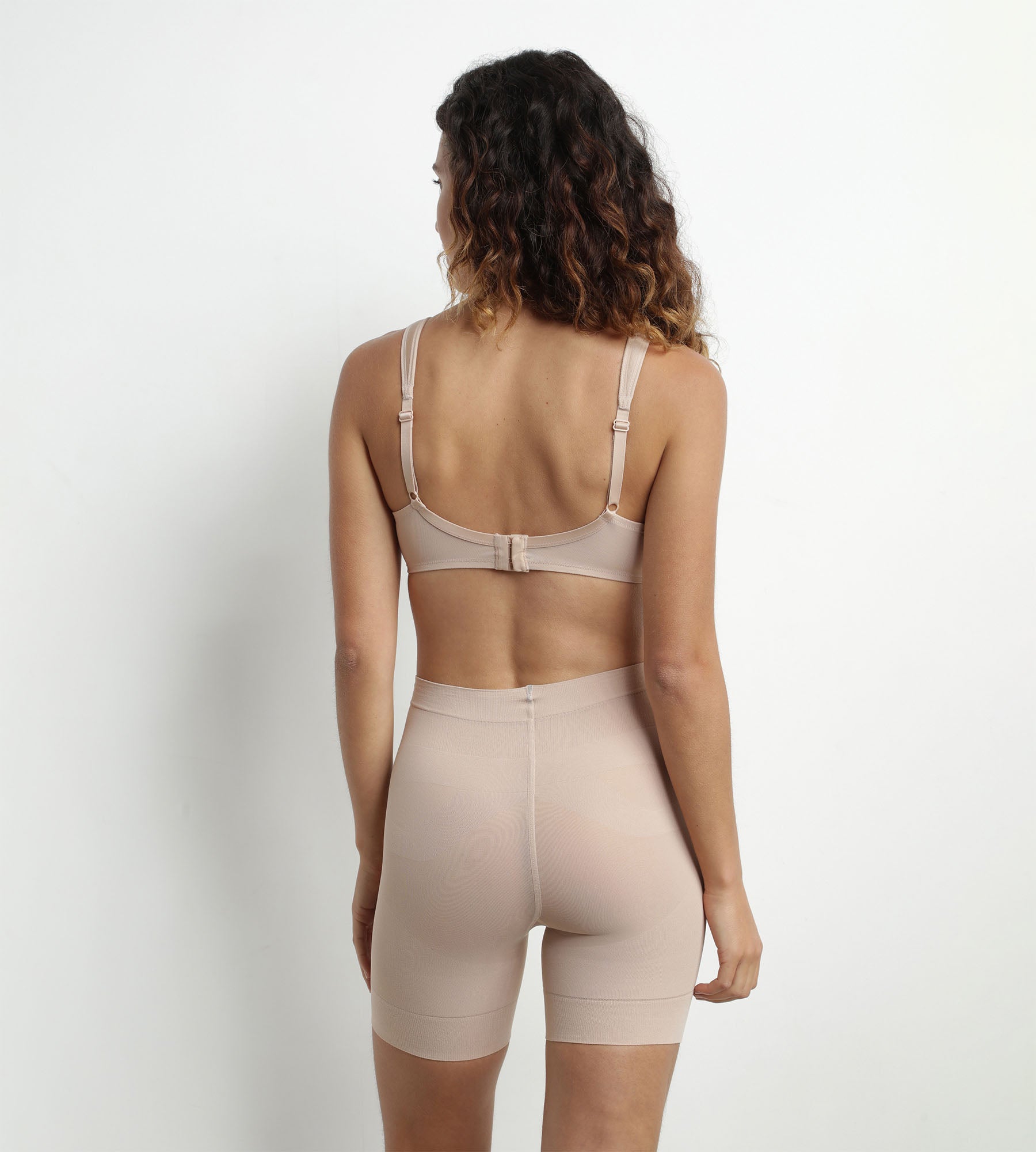 dim-generous-minimizer-soutien-gorge-minimiseur-new-skin-femme image 4