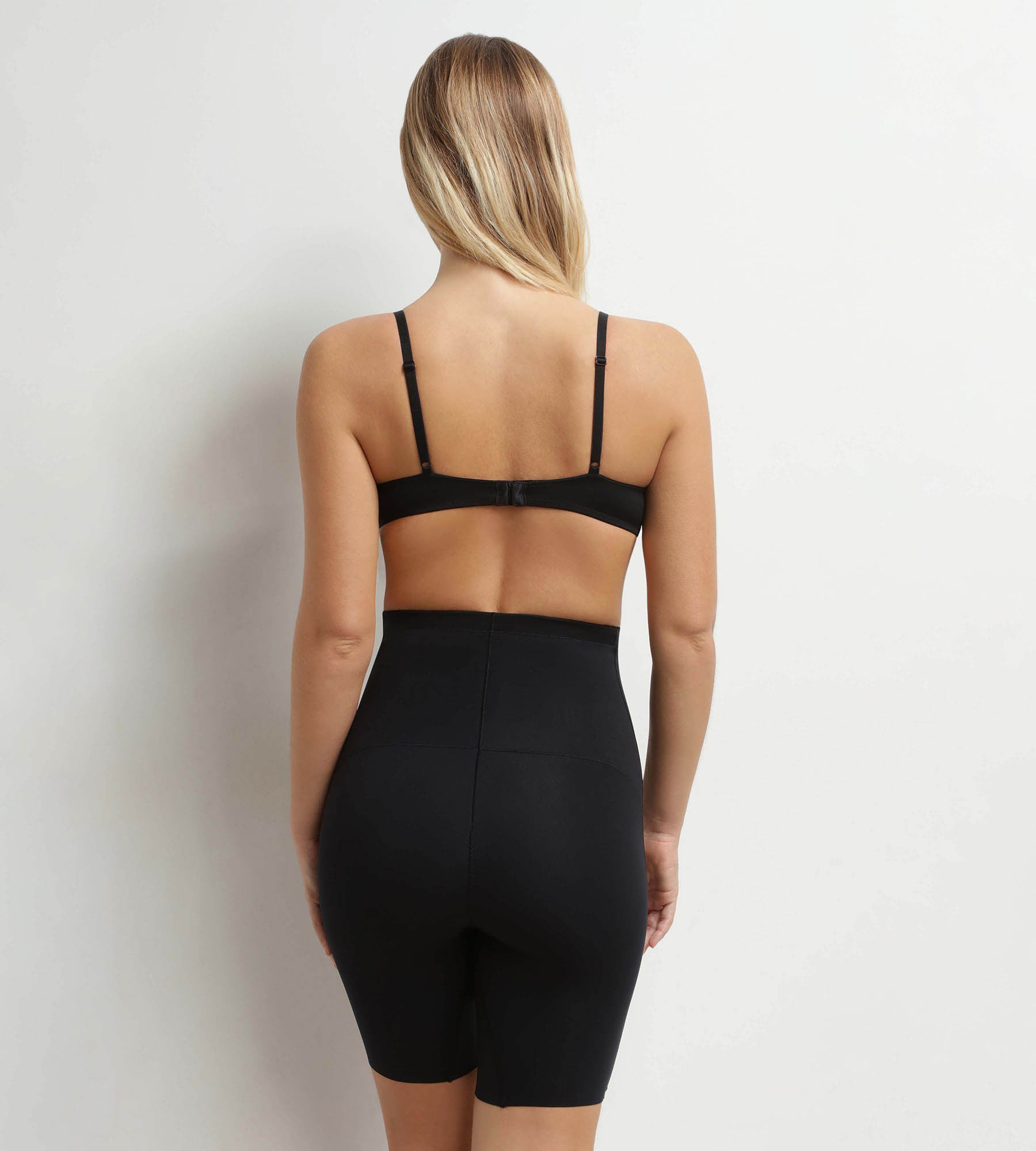 dim-silhouette-contour-shorty-long-gainant-microfibre-noir image 4