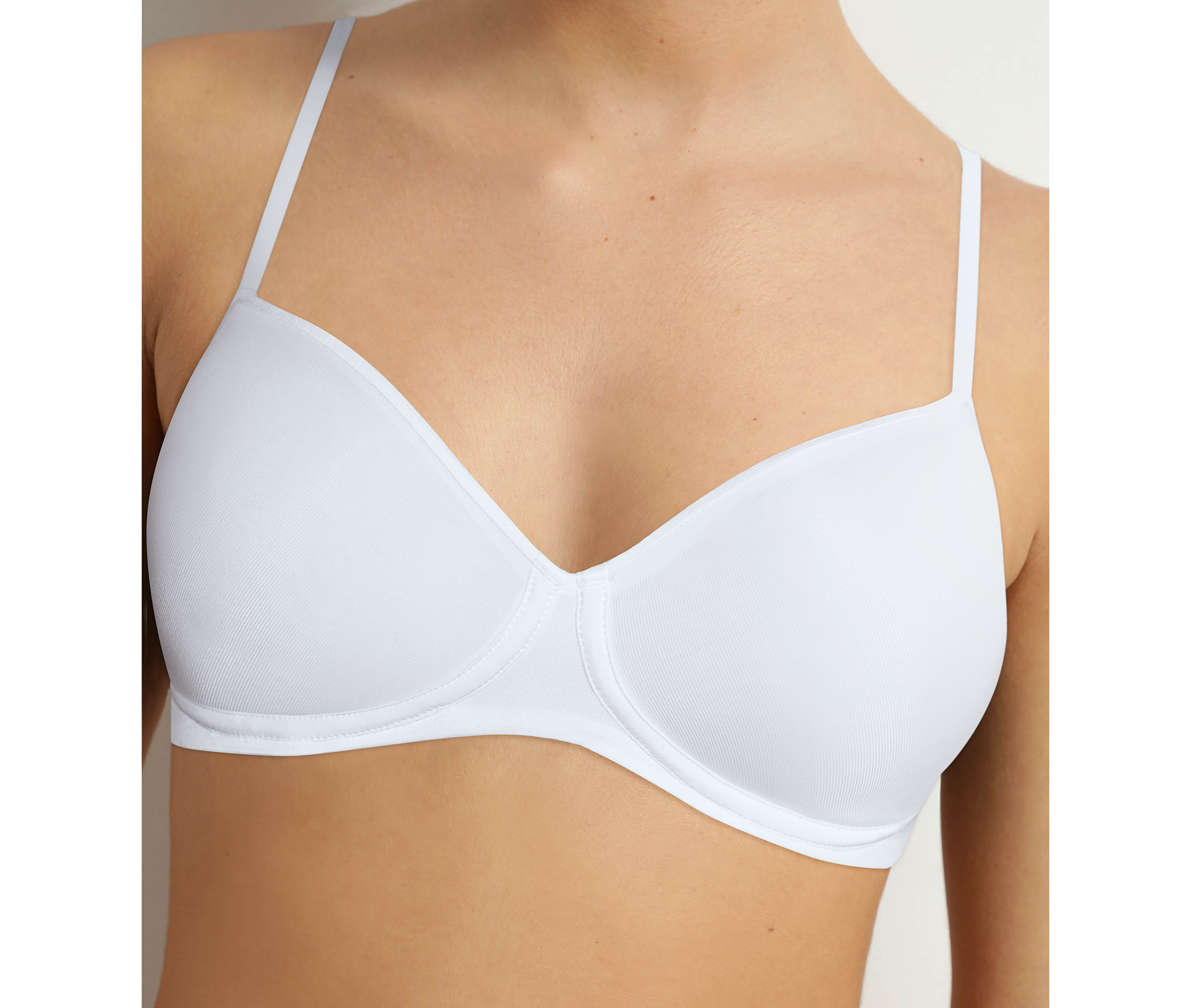 dim-invisible-light-soutien-gorge-triangle-sans-armature-blanc image 3