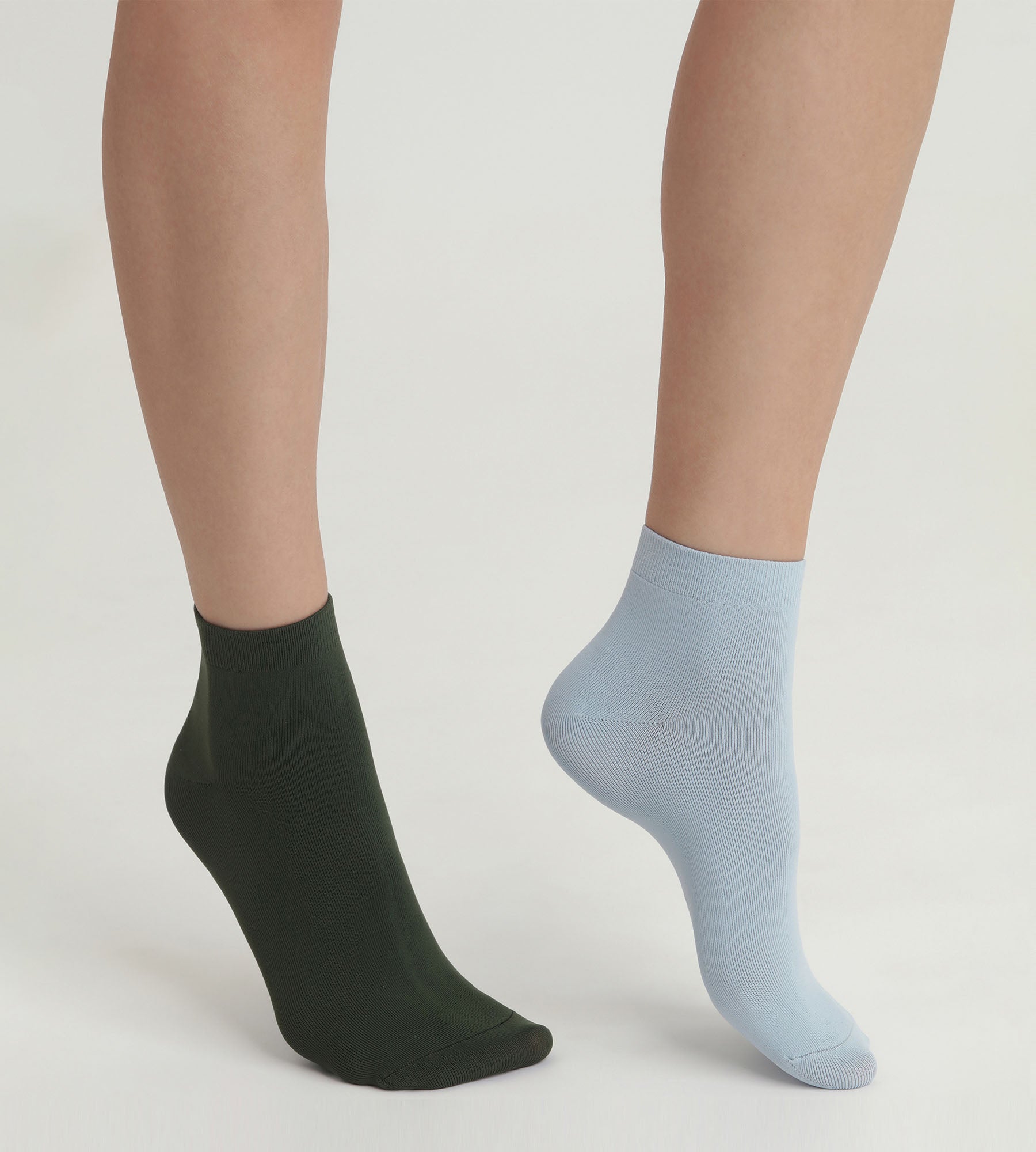 dim-lot-de-2-paires-de-chaussettes-femme-vert-bleu-skin image 1