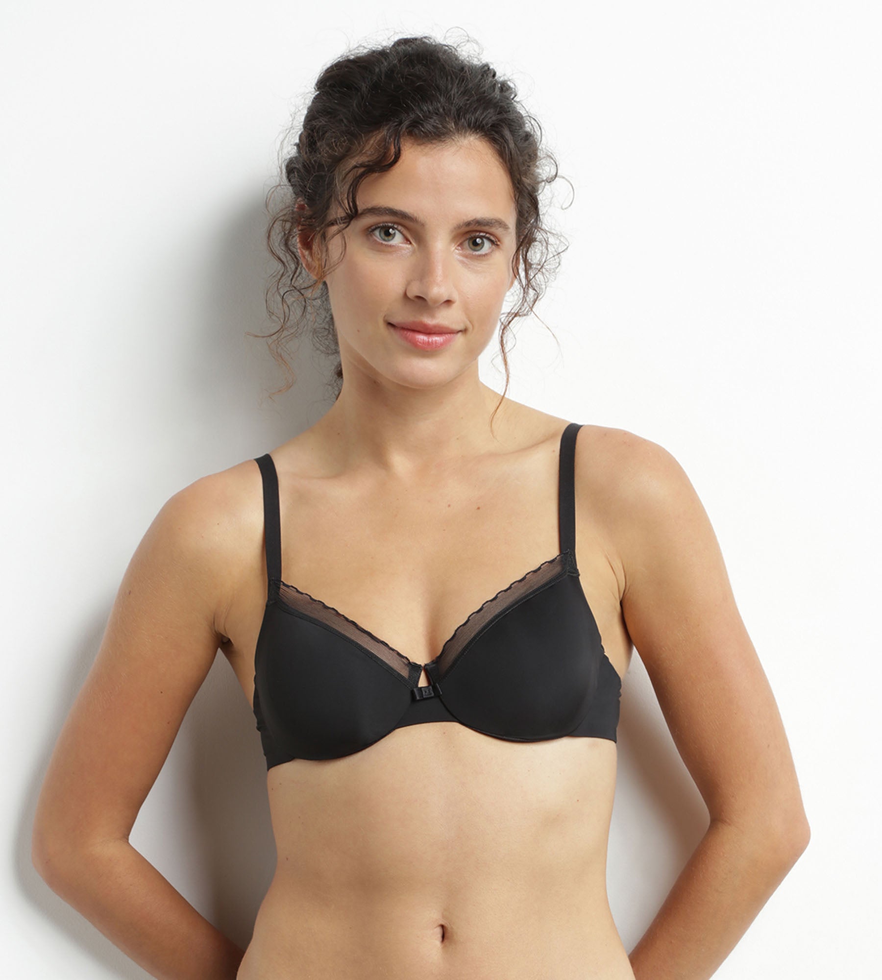 dim-daily-confort-soutien-gorge-embo-tant-microfibre-tulle-noir image 1
