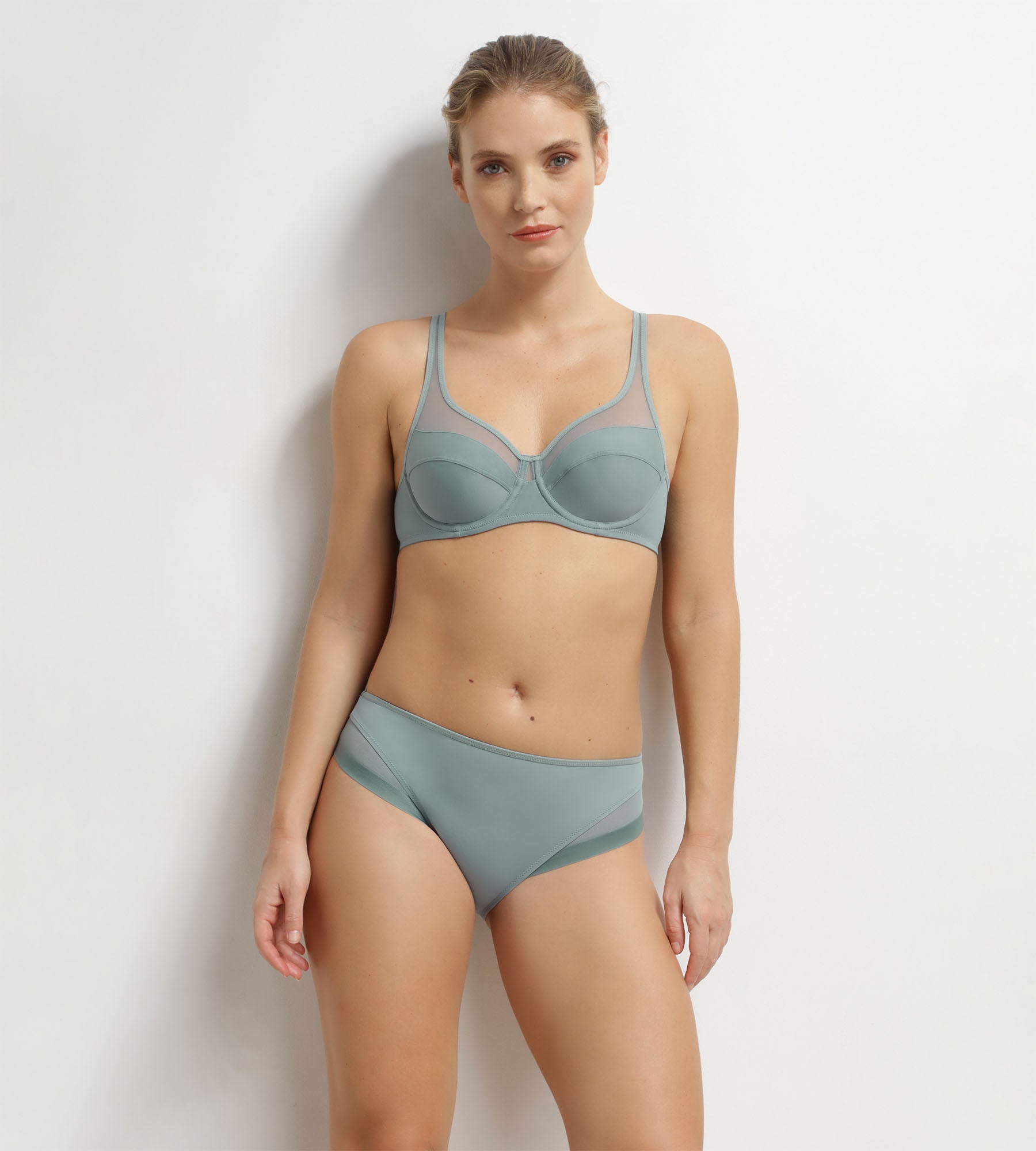 dim-generous-culotte-femme-microfibre-tulle-sauge-p-le image 3