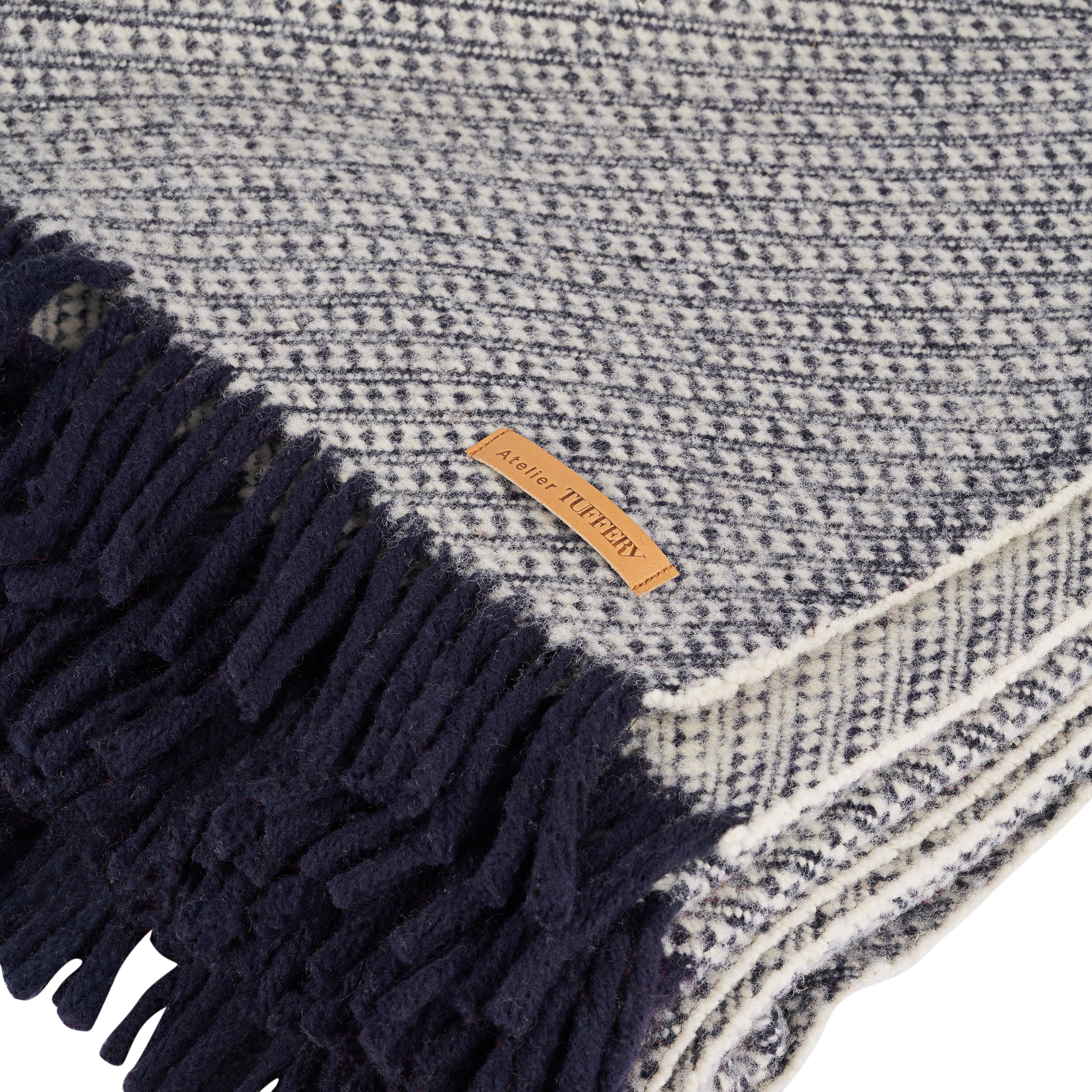 atelier-tuffery-plaid-en-laine-naturelle-de-loz-re-motif-grosse-c-te image 2