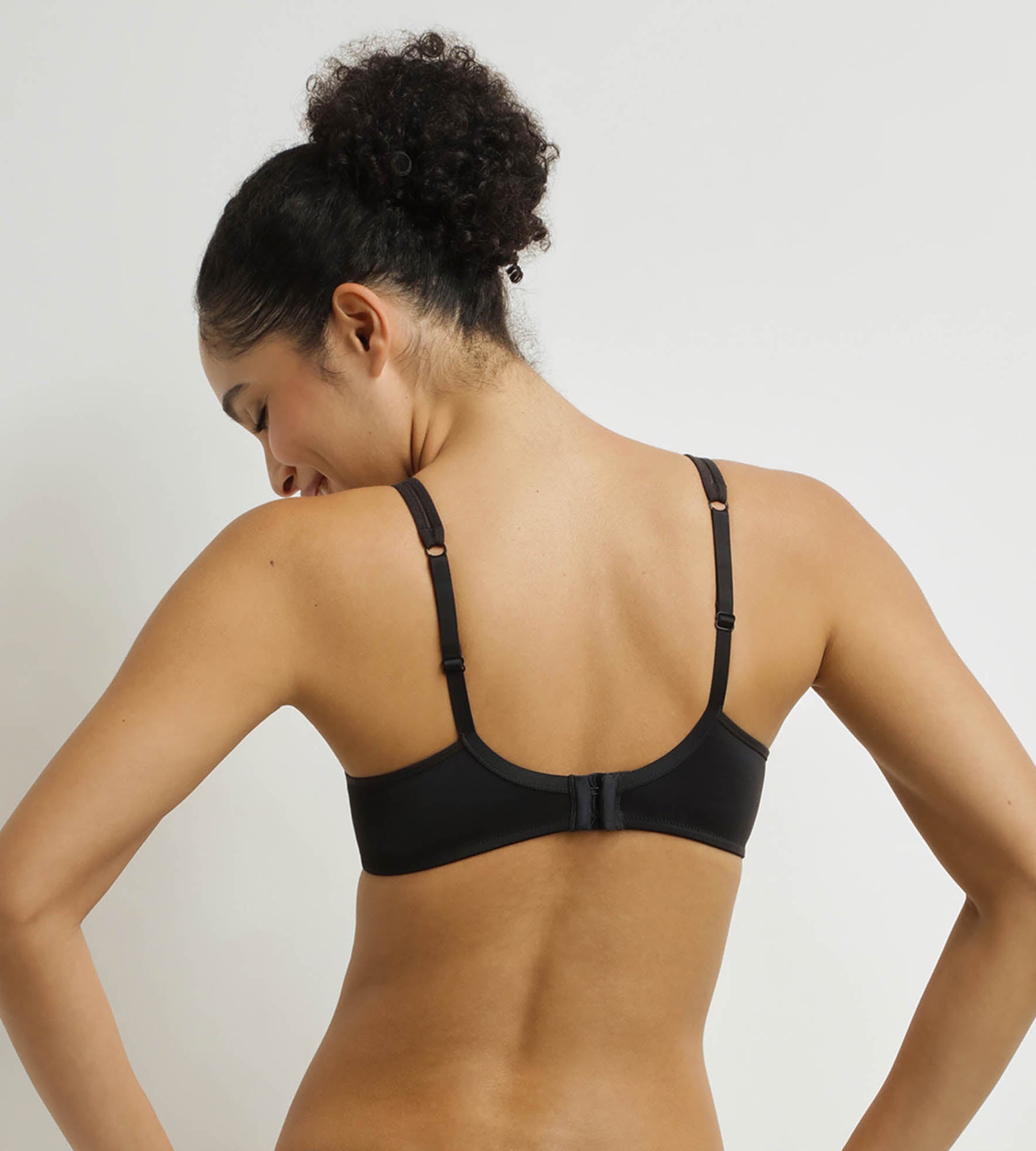 dim-generous-soutien-gorge-emboitant-sans-armatures-noir-femme image 2