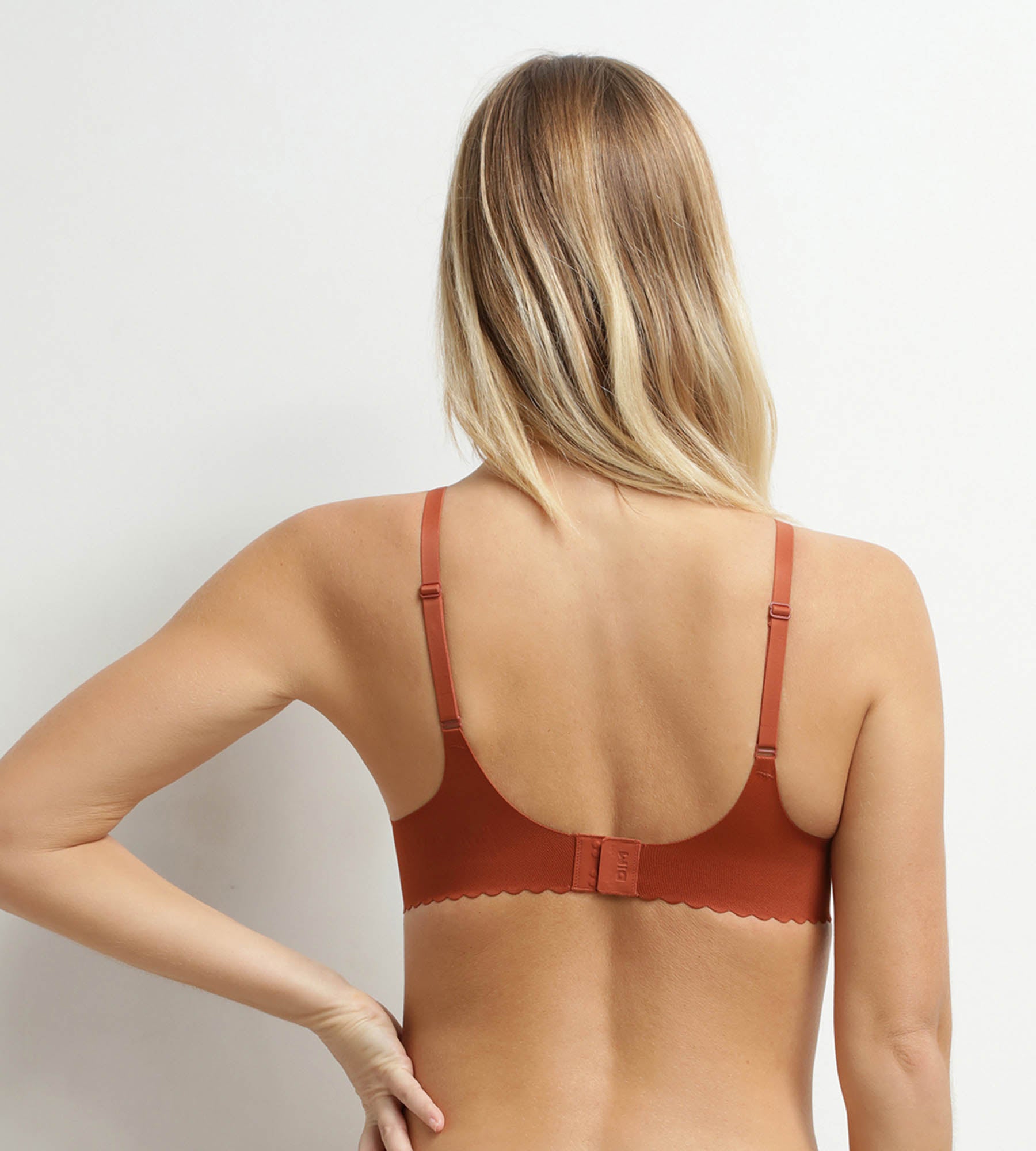 dim-body-touch-soutien-gorge-foulard-armatures-microfibre-brun-cannelle image 2