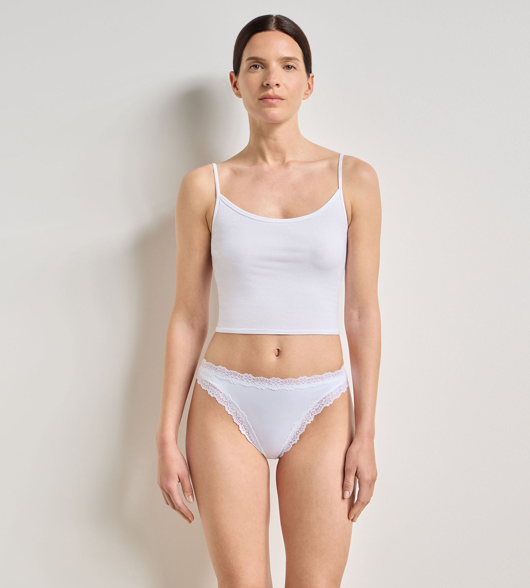 dim-mini-lace-string-femme-microfibre-dentelle-blanc image 3