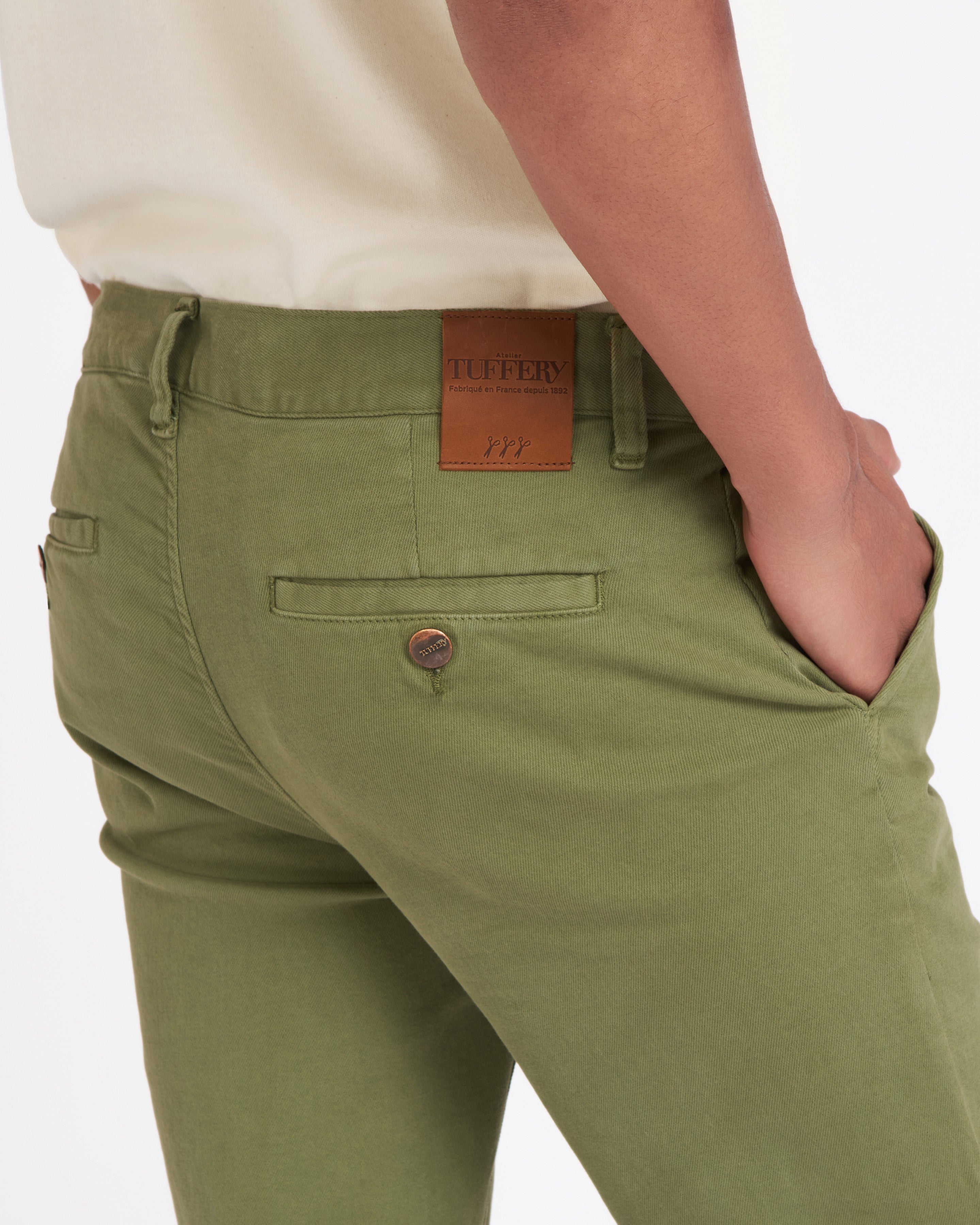 atelier-tuffery-ernest-chino-homme-droit-ajust-vert-kaki image 5