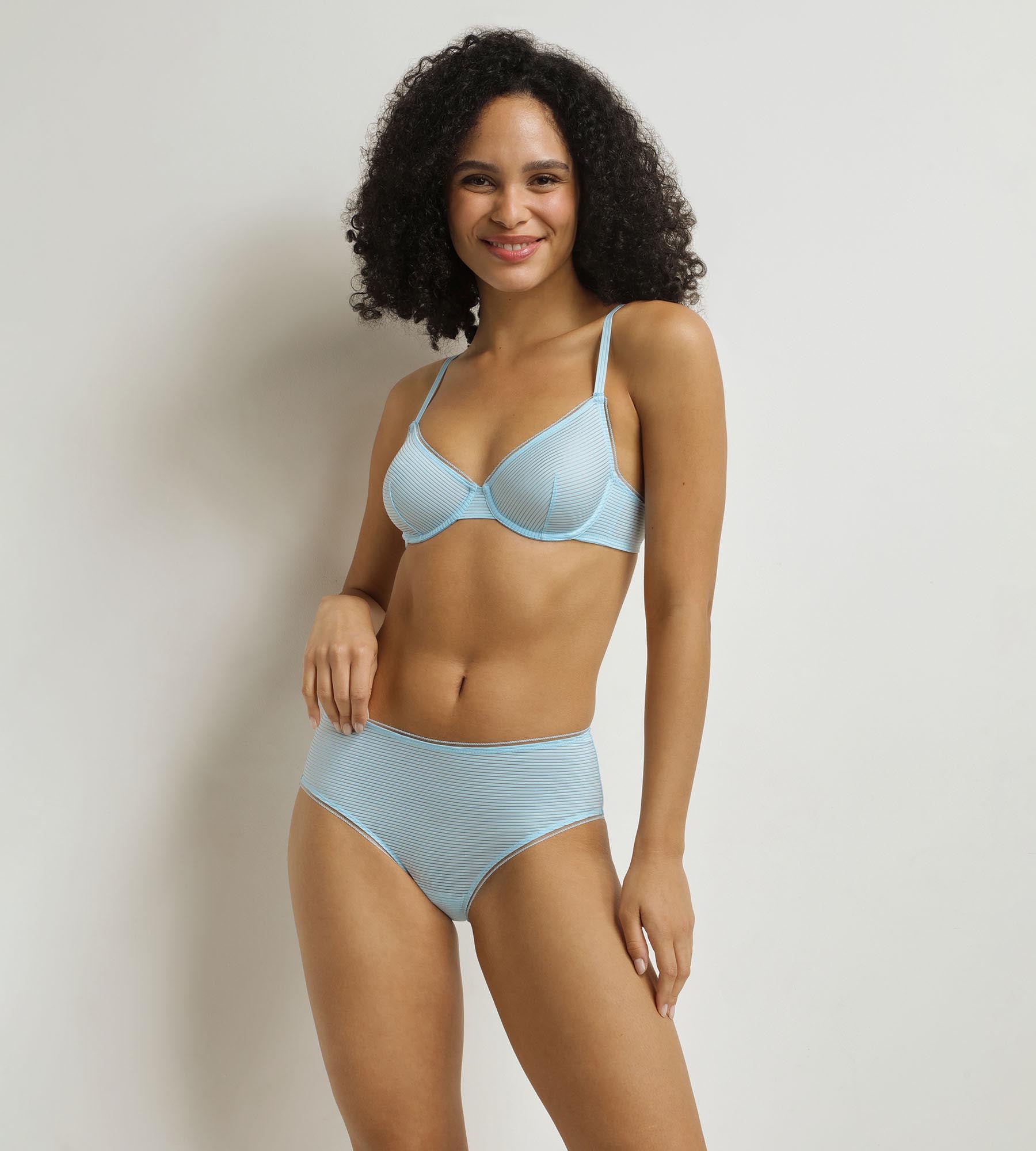 dim-soutien-gorge-corbeille-dim-x-ines-de-la-fressange-bleu-chemise image 3