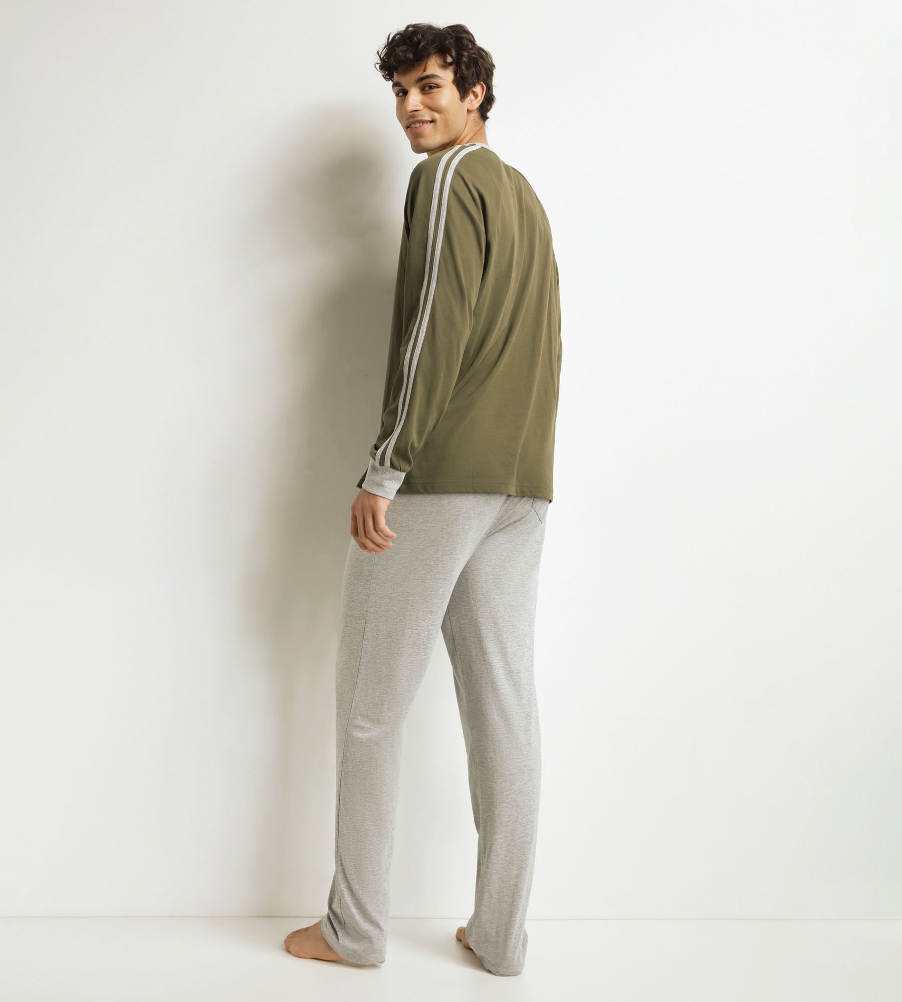 dim-jersey-ensemble-pyjama-pantalon-homme-militaire-kaki-gris image 2