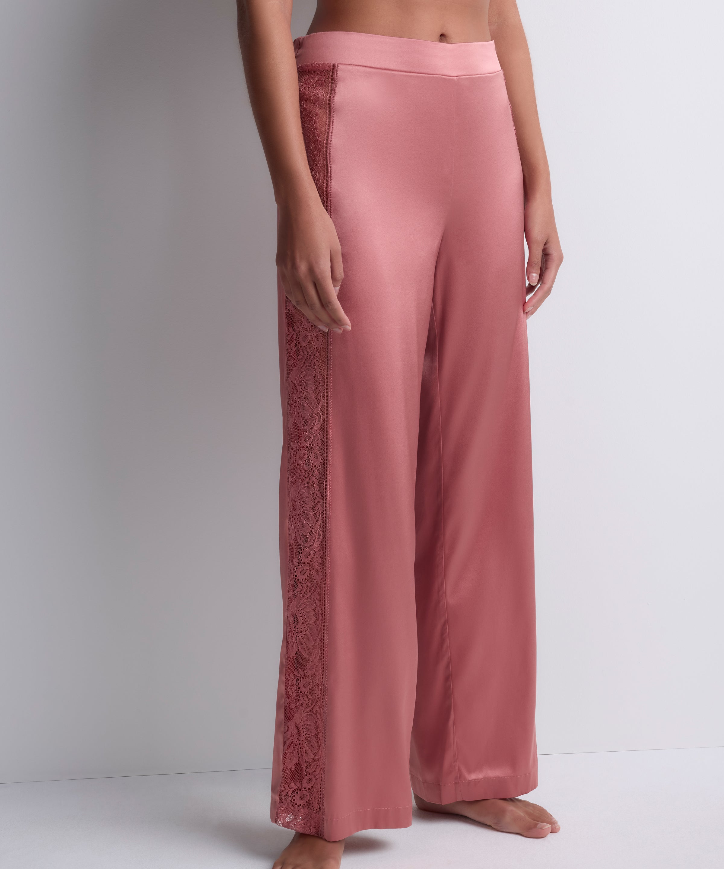 aubade-midnight-whisper-pantalon-ample-rose-poudr-soie-stretch-et-dentelle image 2