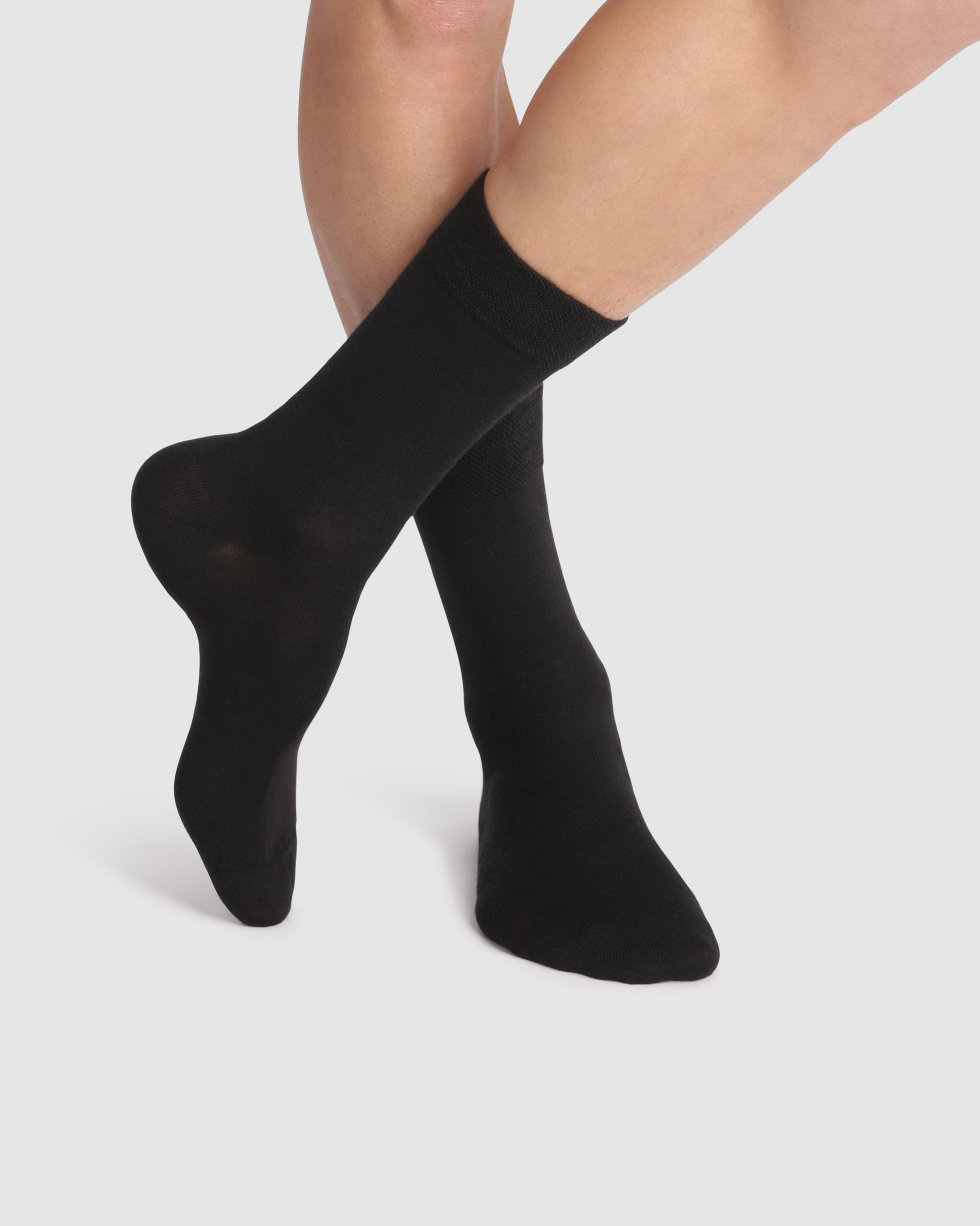 dim-laine-chaussettes-homme-noires-mi-mollet image 1