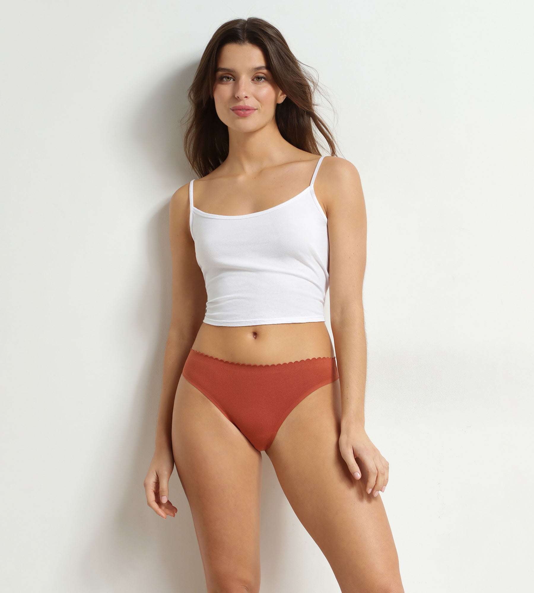 dim-lot-de-2-tangas-femme-blanc-et-brun-body-touch-easy image 3