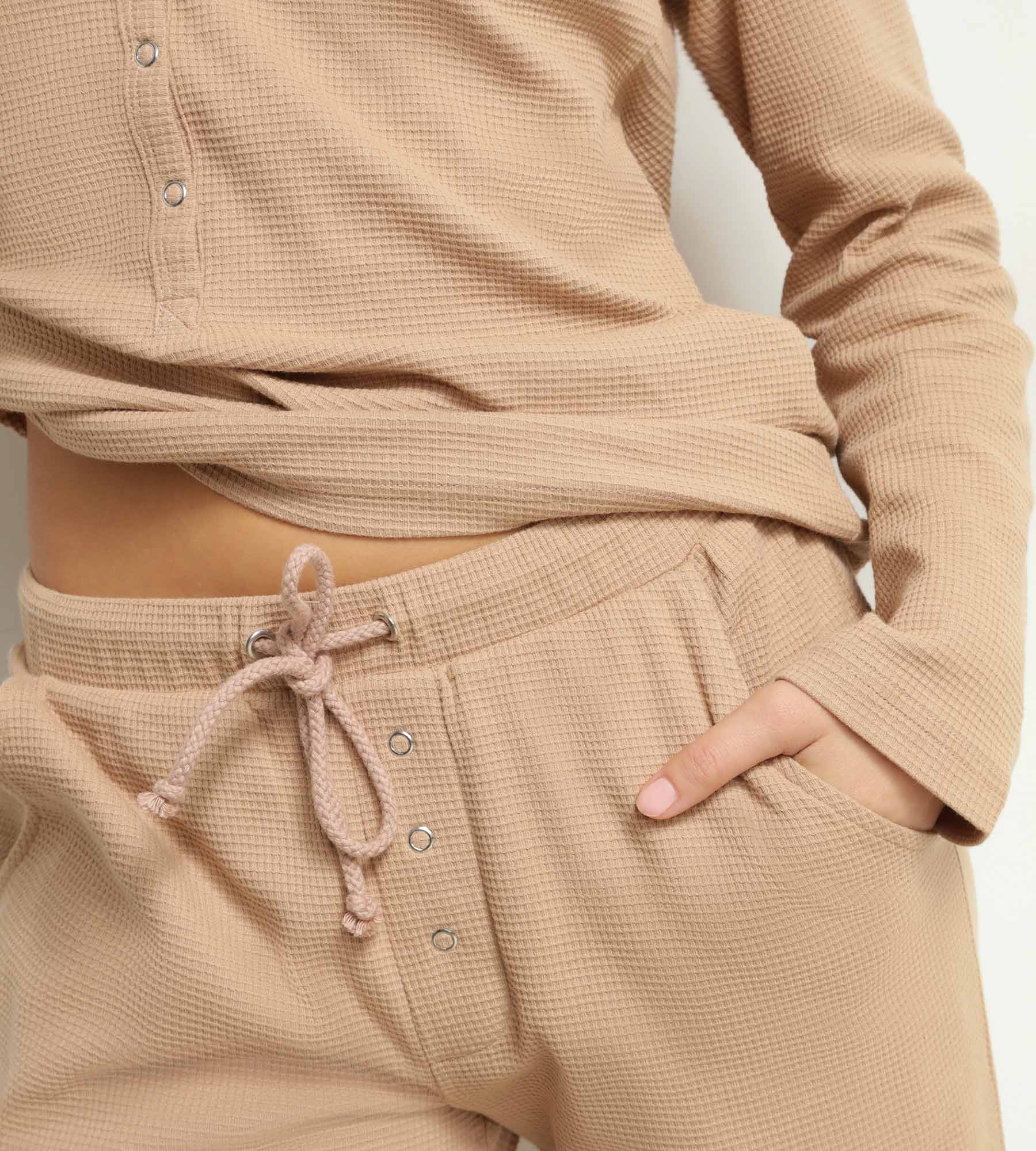 dim-cosy-time-ensemble-pyjama-femme-col-v-jersey-marron-taupe image 4