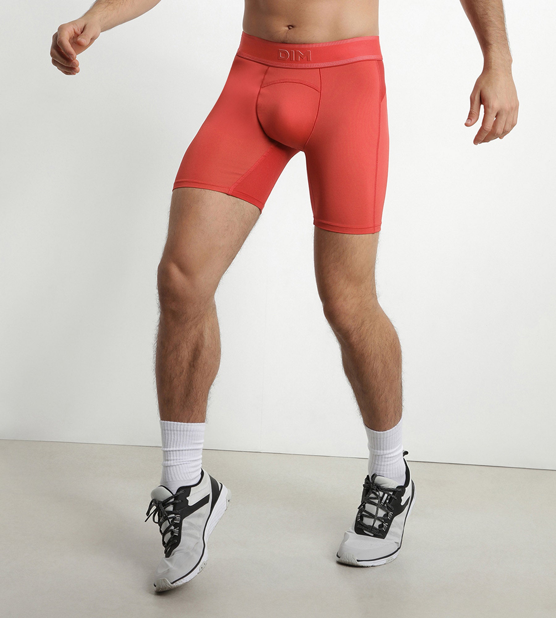 dim-move-boxer-long-sport-homme-microfibre-mesh-rouge-alerte image 1
