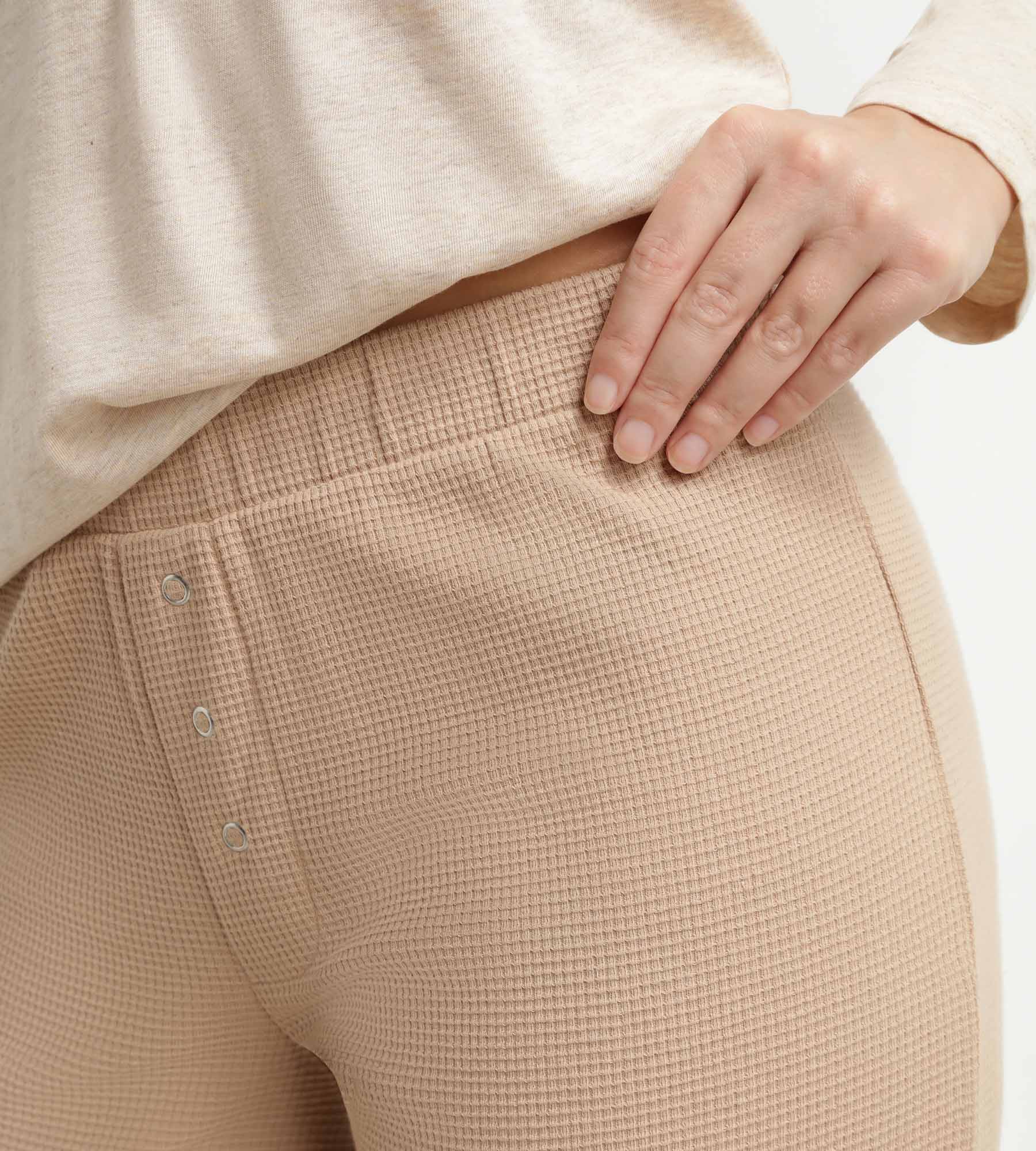 dim-cosy-time-ensemble-pyjama-femme-col-serafino-jersey-marron-beige image 4