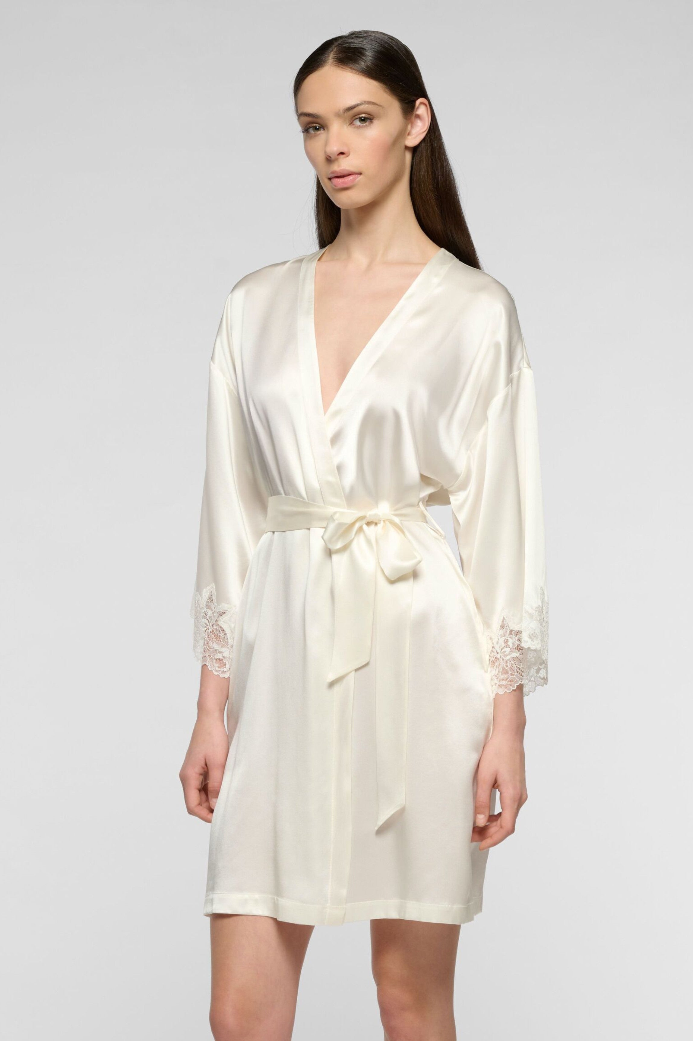 cadolle-eloise-peignoir-en-soie-ivoire-mariage image 1