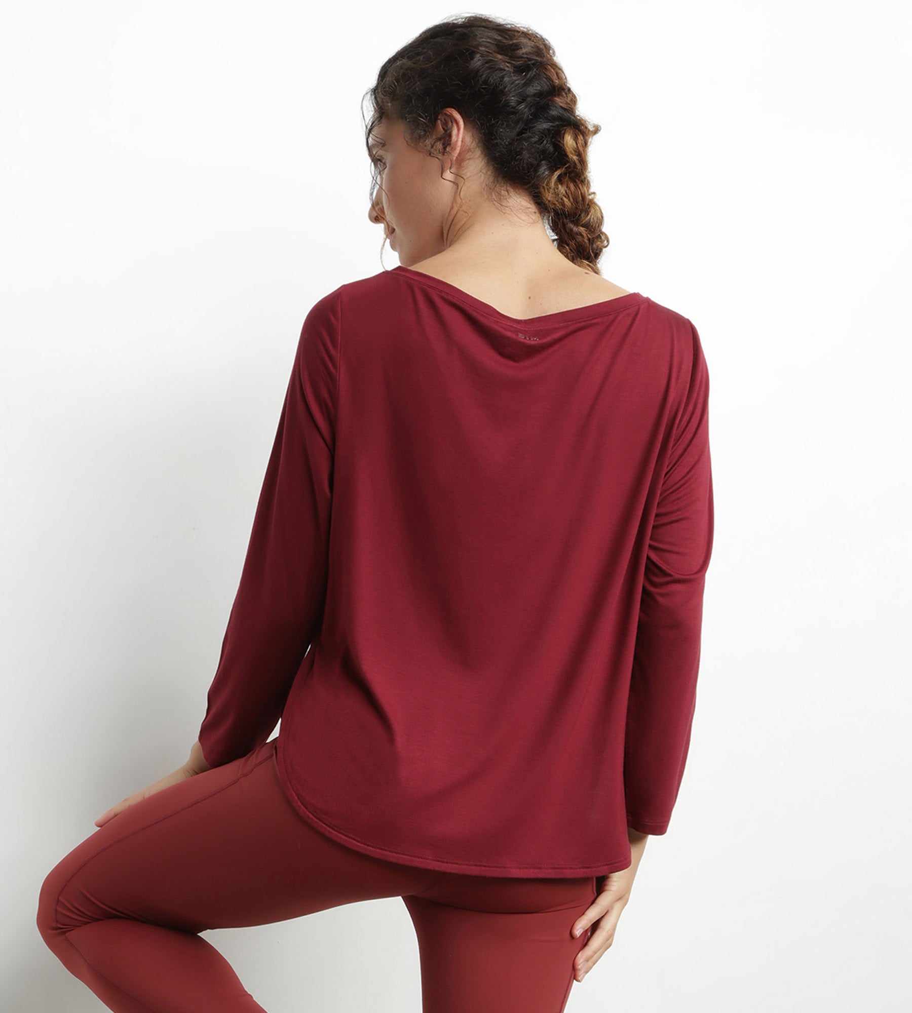 dim-move-haut-de-sport-femme-col-bateau-bordeaux image 2