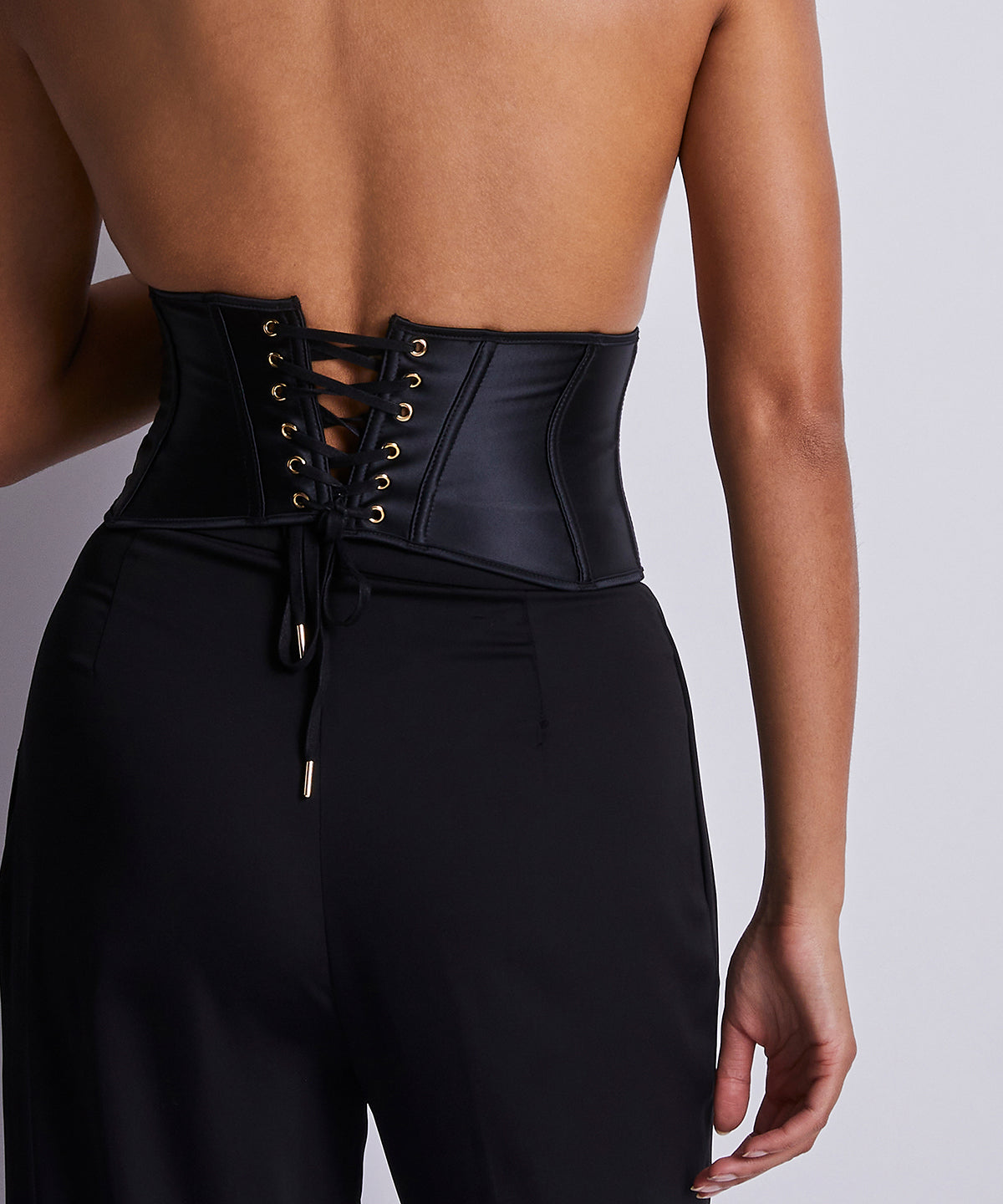 aubade-iconic-allure-serre-taille-noir-en-satin image 3