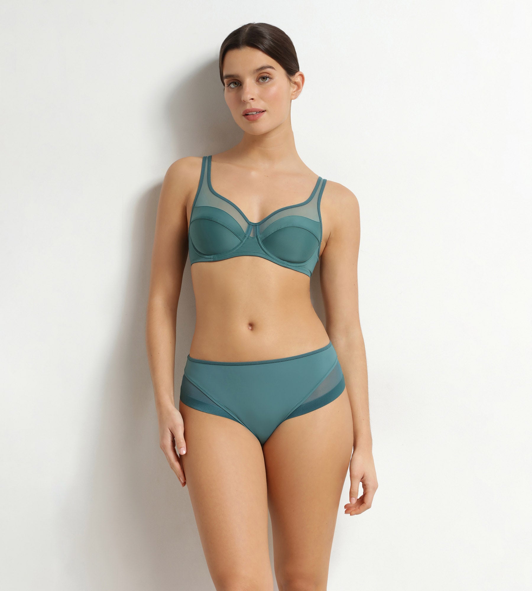 dim-generous-culotte-femme-microfibre-et-tulle-vert-meraude image 3