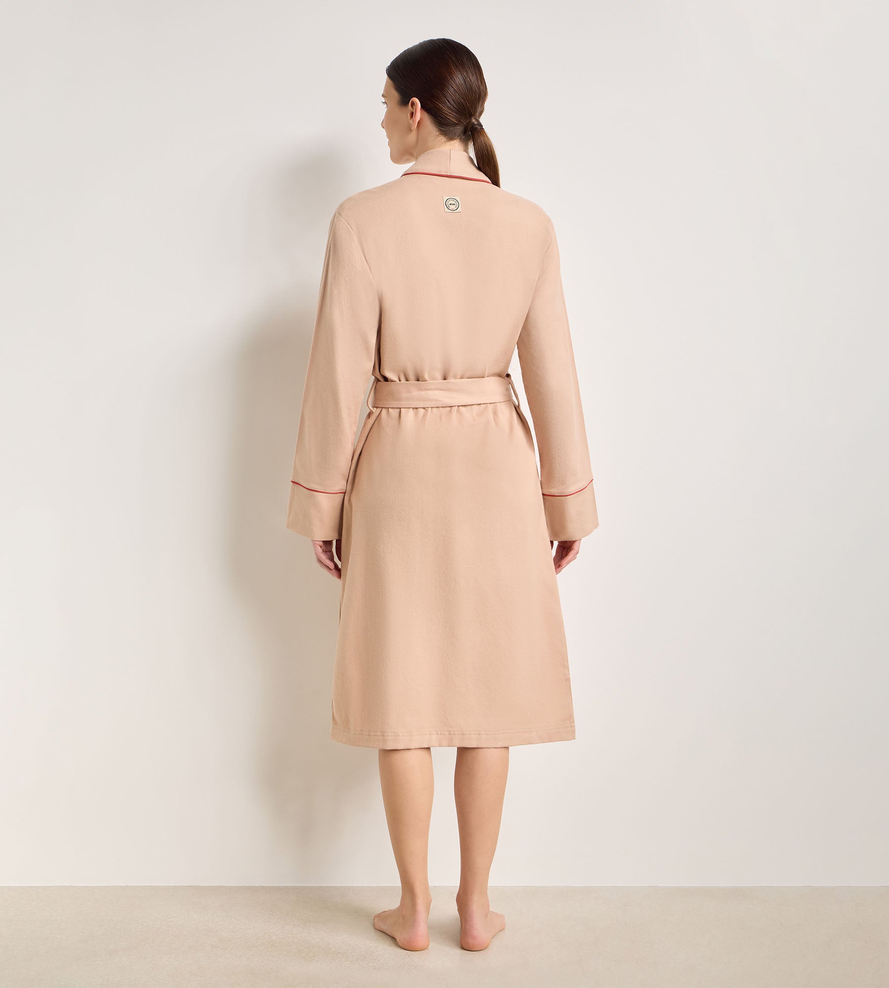 dim-x-ines-de-la-fressange-peignoir-femme-flanelle-coupe-longue-beige-soie image 2