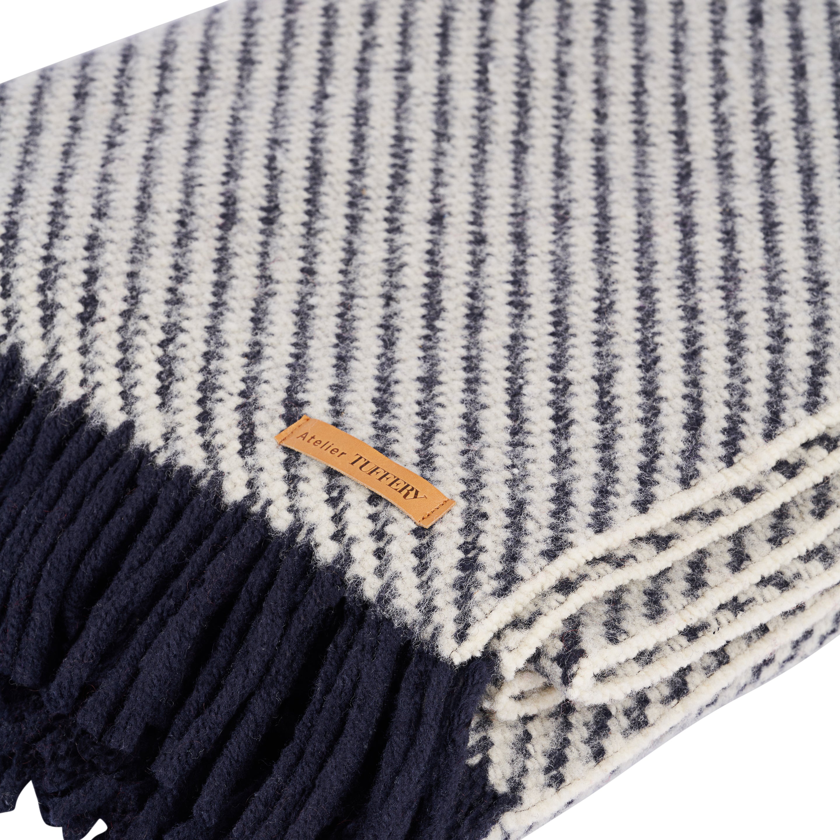 atelier-tuffery-plaid-laine-naturelle-loz-re-motif-diagonale-causses image 2