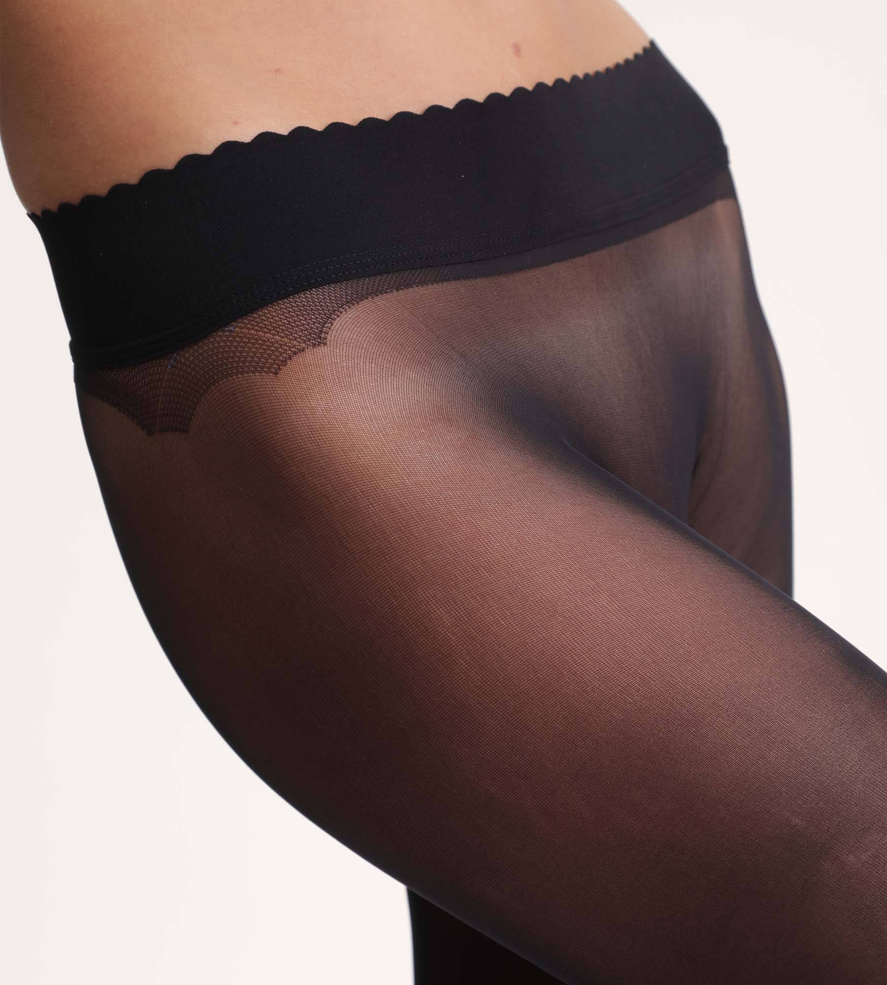 dim-collant-semi-opaque-sensation-nude-body-touch-30d-noir-mat image 2