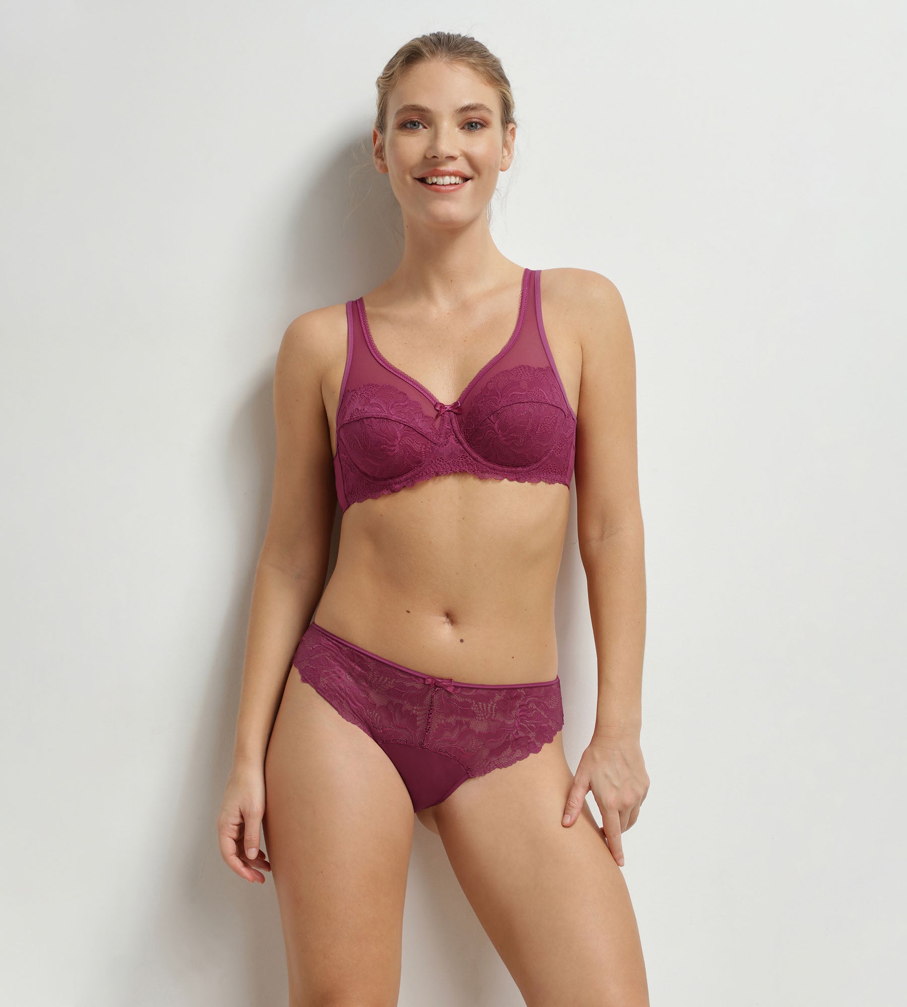 dim-generous-essentiel-culotte-femme-microfibre-dentelle-rouge-sangria image 3