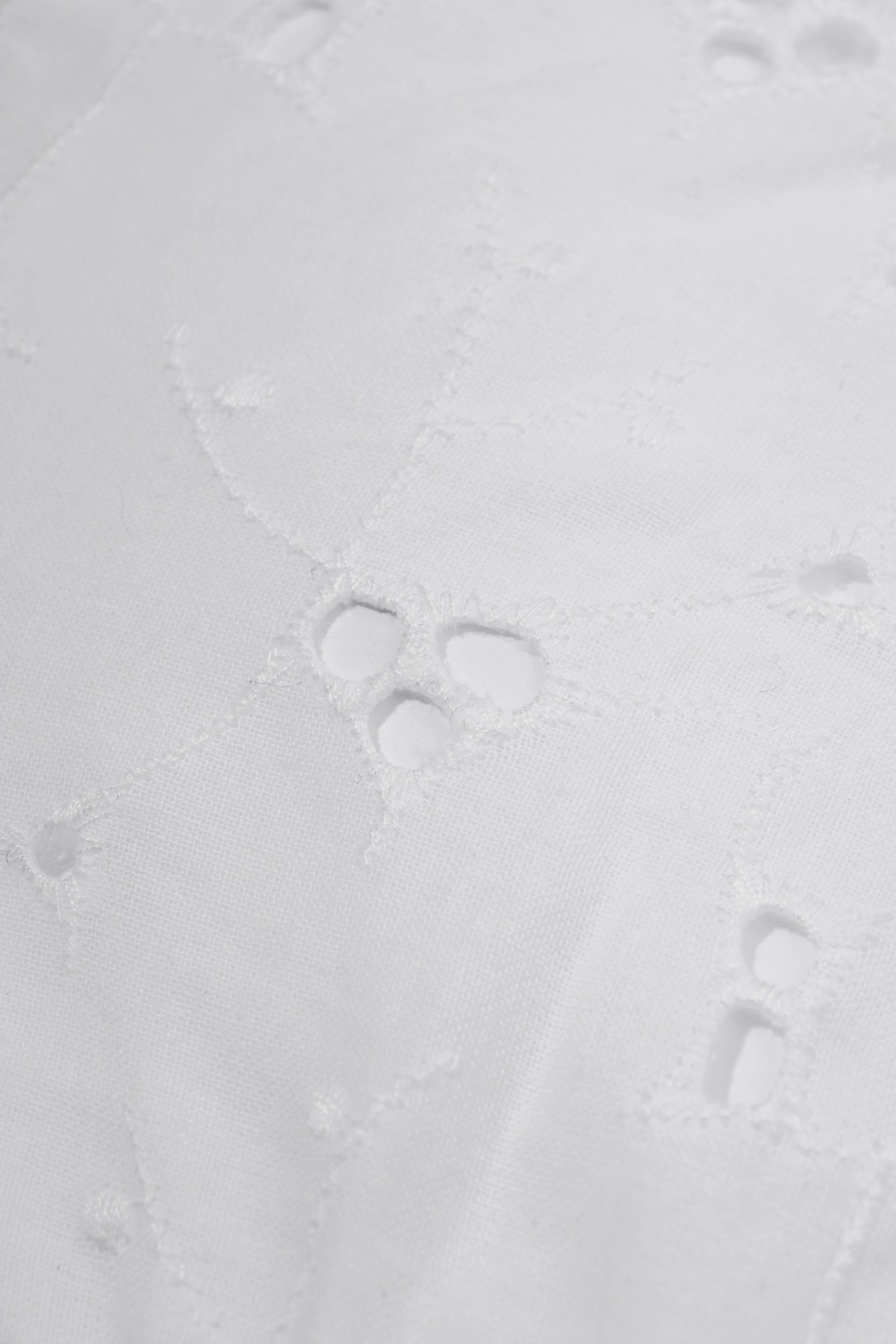 cadolle-cathy-string-broderie-anglaise-blanc image 5