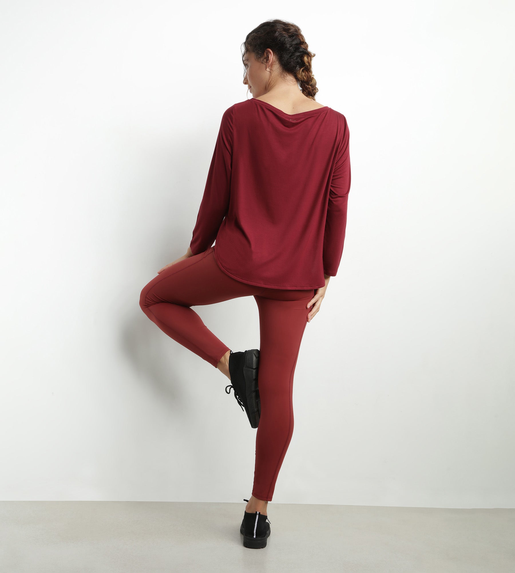 dim-move-haut-de-sport-femme-col-bateau-bordeaux image 4