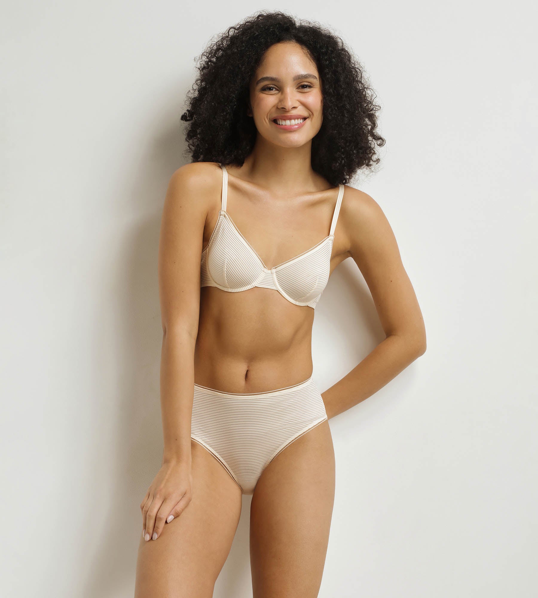 dim-soutien-gorge-corbeille-dim-x-ines-de-la-fressange-beige-macadamia image 3