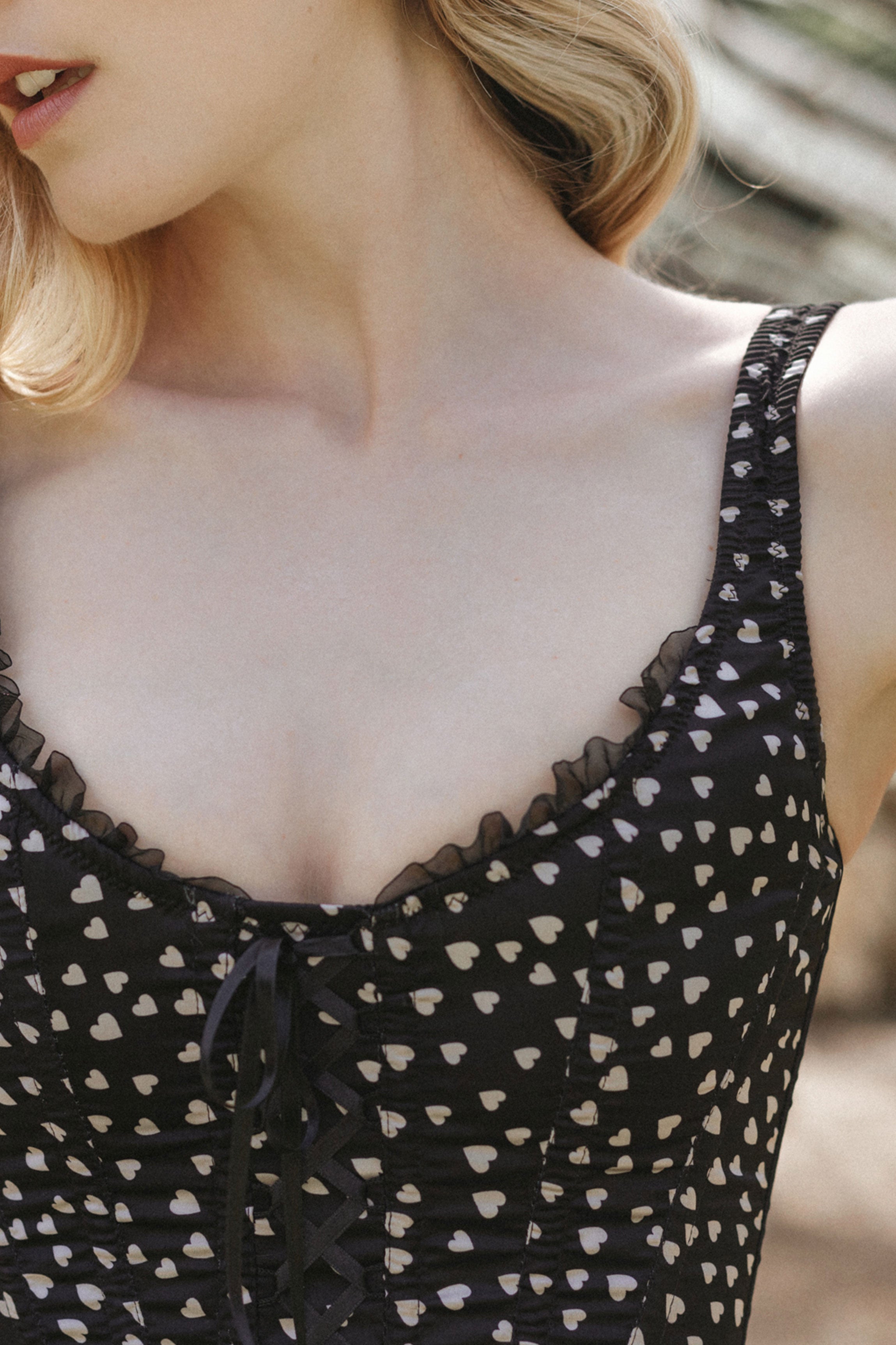 cadolle-corset-keiko-petit-coeur-satin-noir image 6