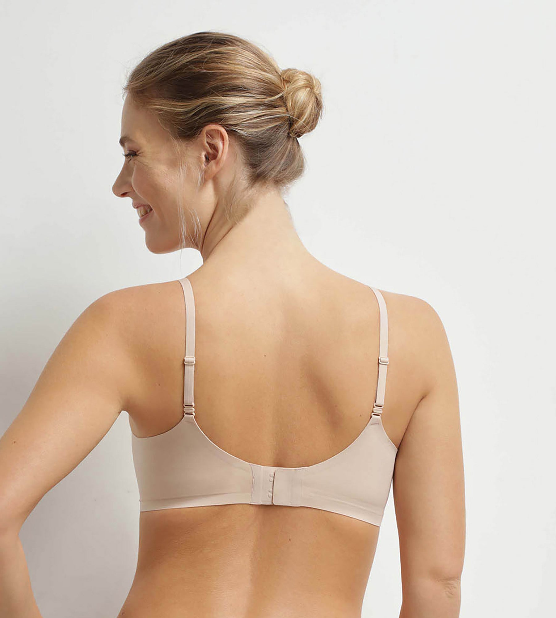 dim-invisible-soutien-gorge-brassi-re-en-microfibre-nude-sans-armature image 2