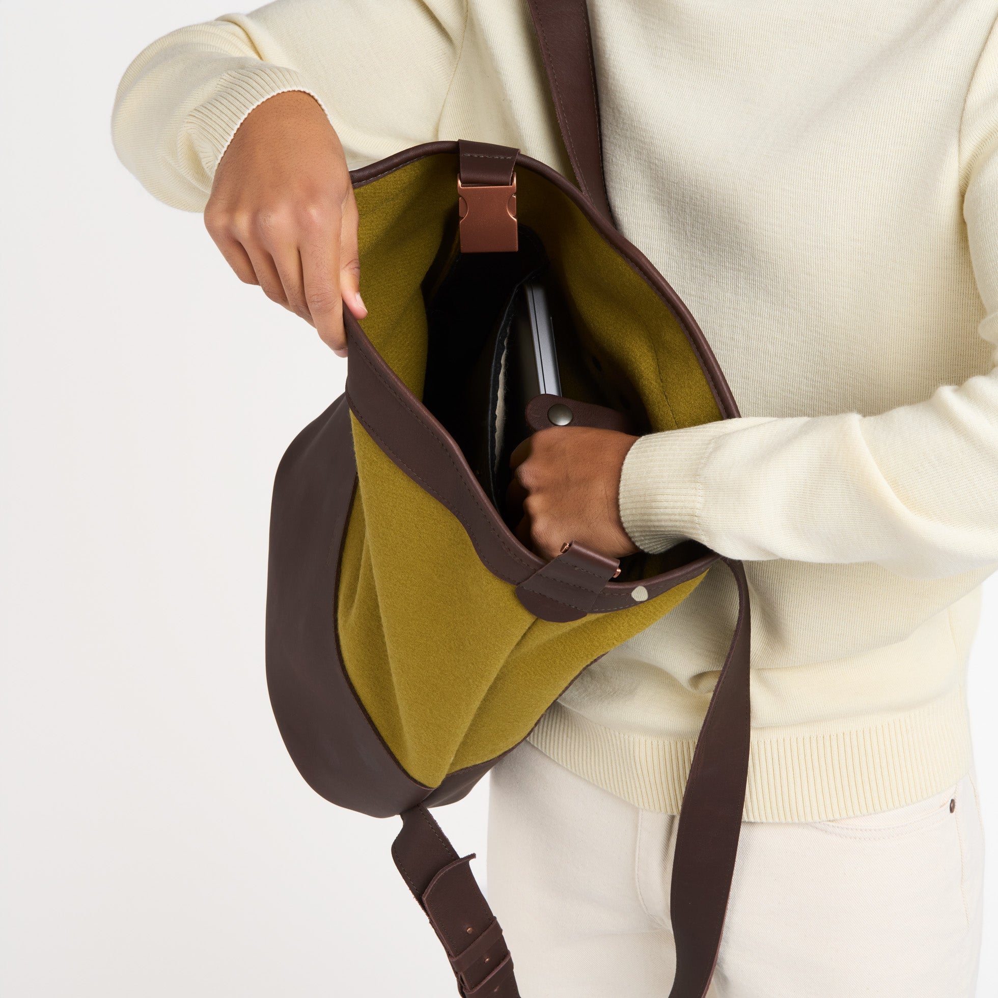 atelier-tuffery-sac-dos-cuir-laine-fran-aise-olive image 7