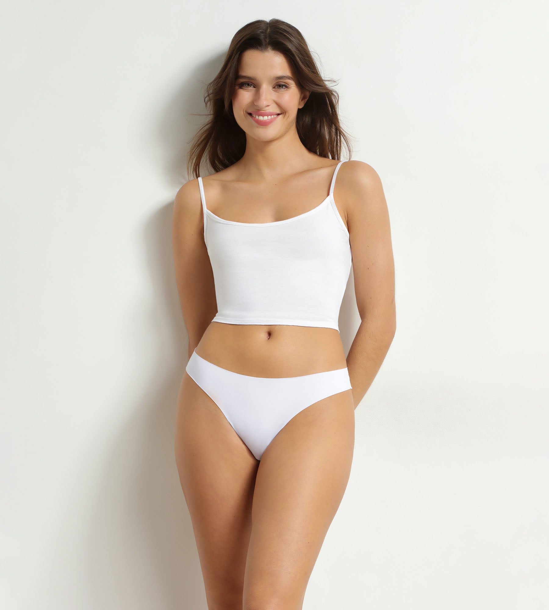 dim-invisible-string-femme-microfibre-blanc image 3