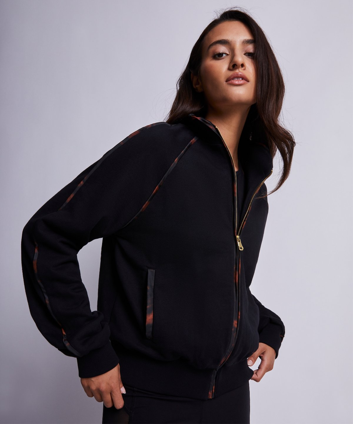 aubade-hot-motion-gilet-zipp-noir-aubade-x-luz image 6