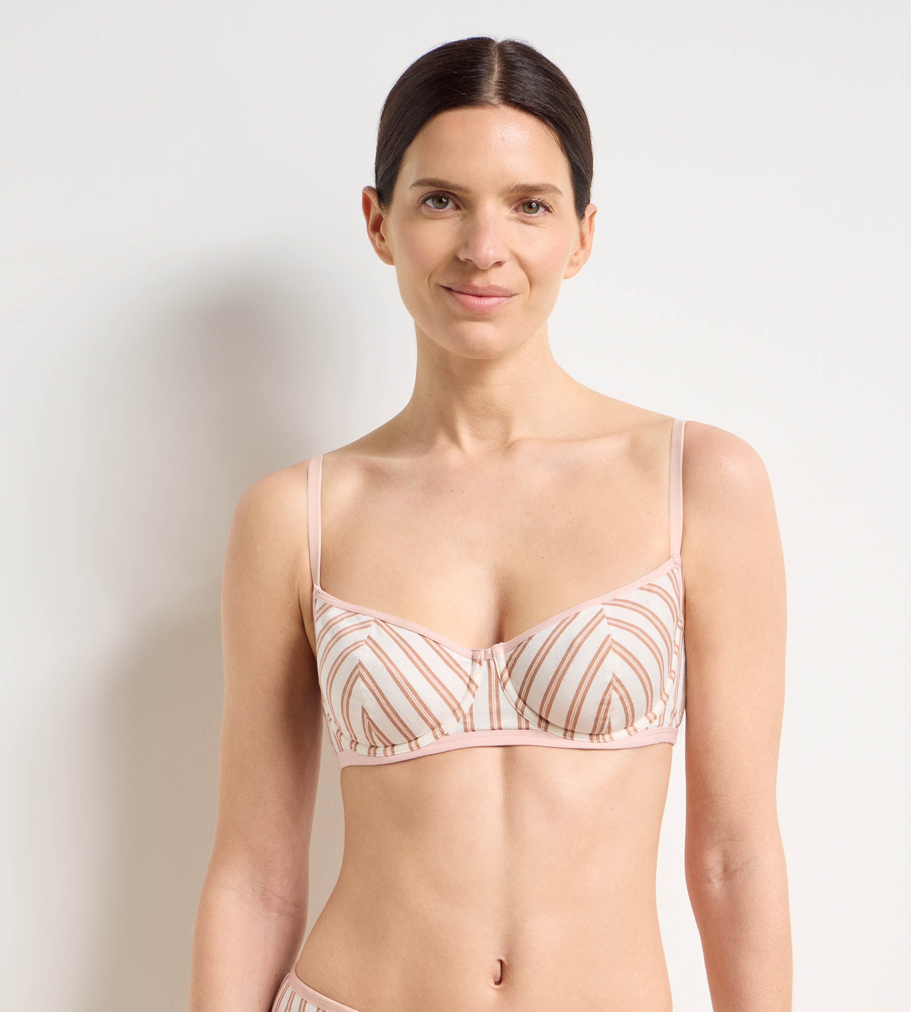 dim-x-ines-de-la-fressange-soutien-gorge-corbeille-armatures-cr-me-rose image 2
