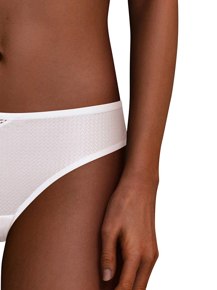chantelle-chic-essential-tanga-femme-broderie image 4