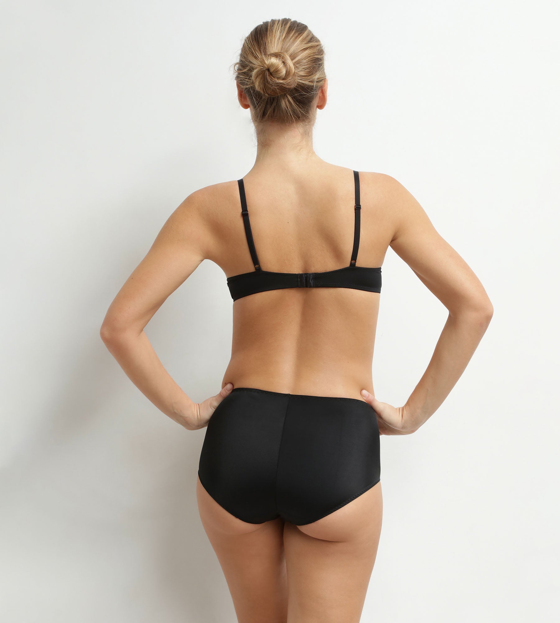 dim-silhouette-essentiel-culotte-ventre-plat-taille-haute-noire image 4